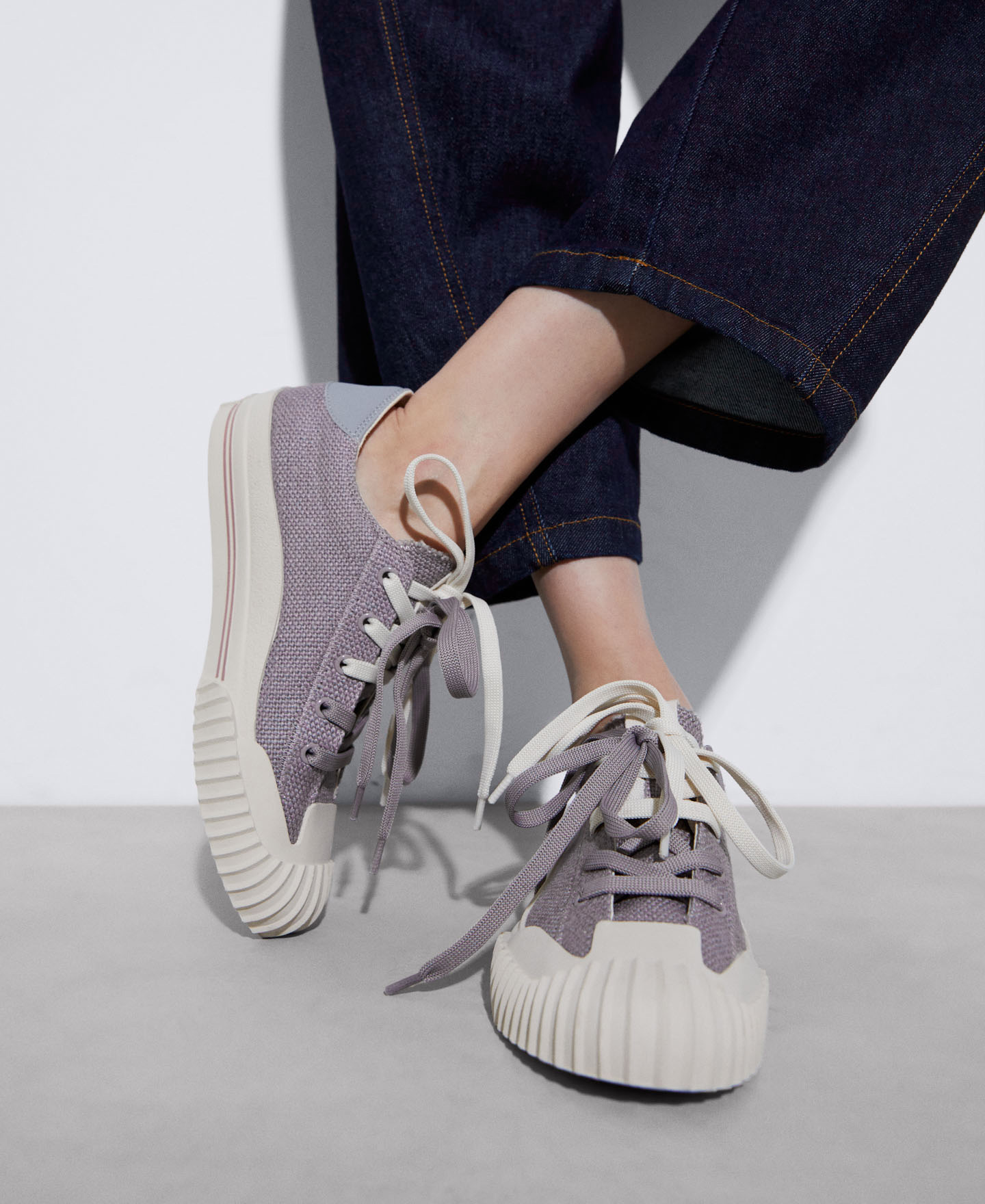 Linen trainer with maxi laces image number 4