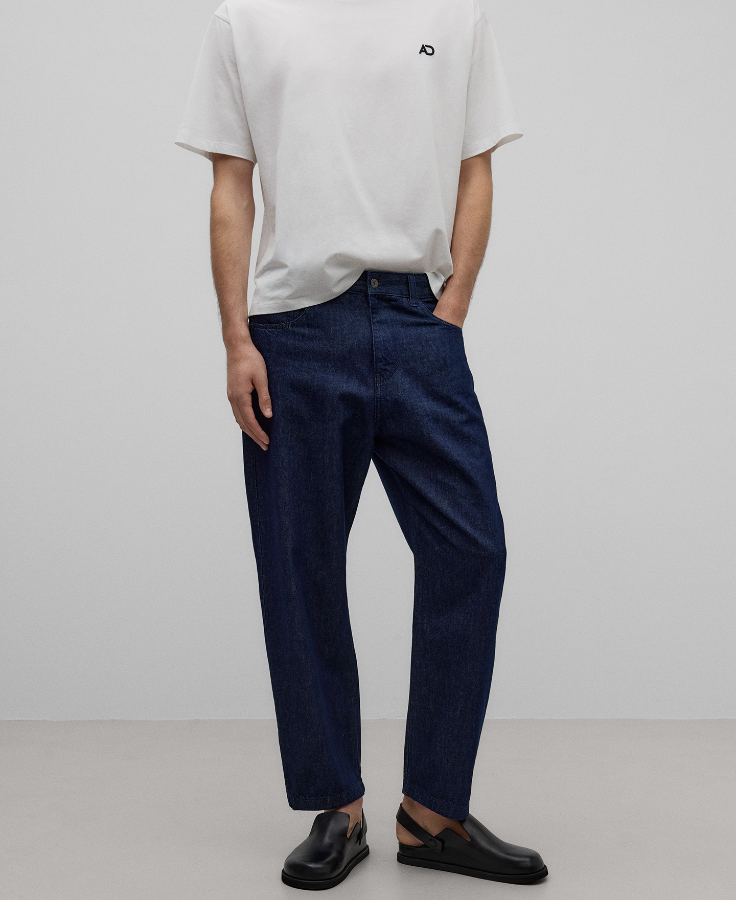Carrot fit cotton denim trousers man image number 0