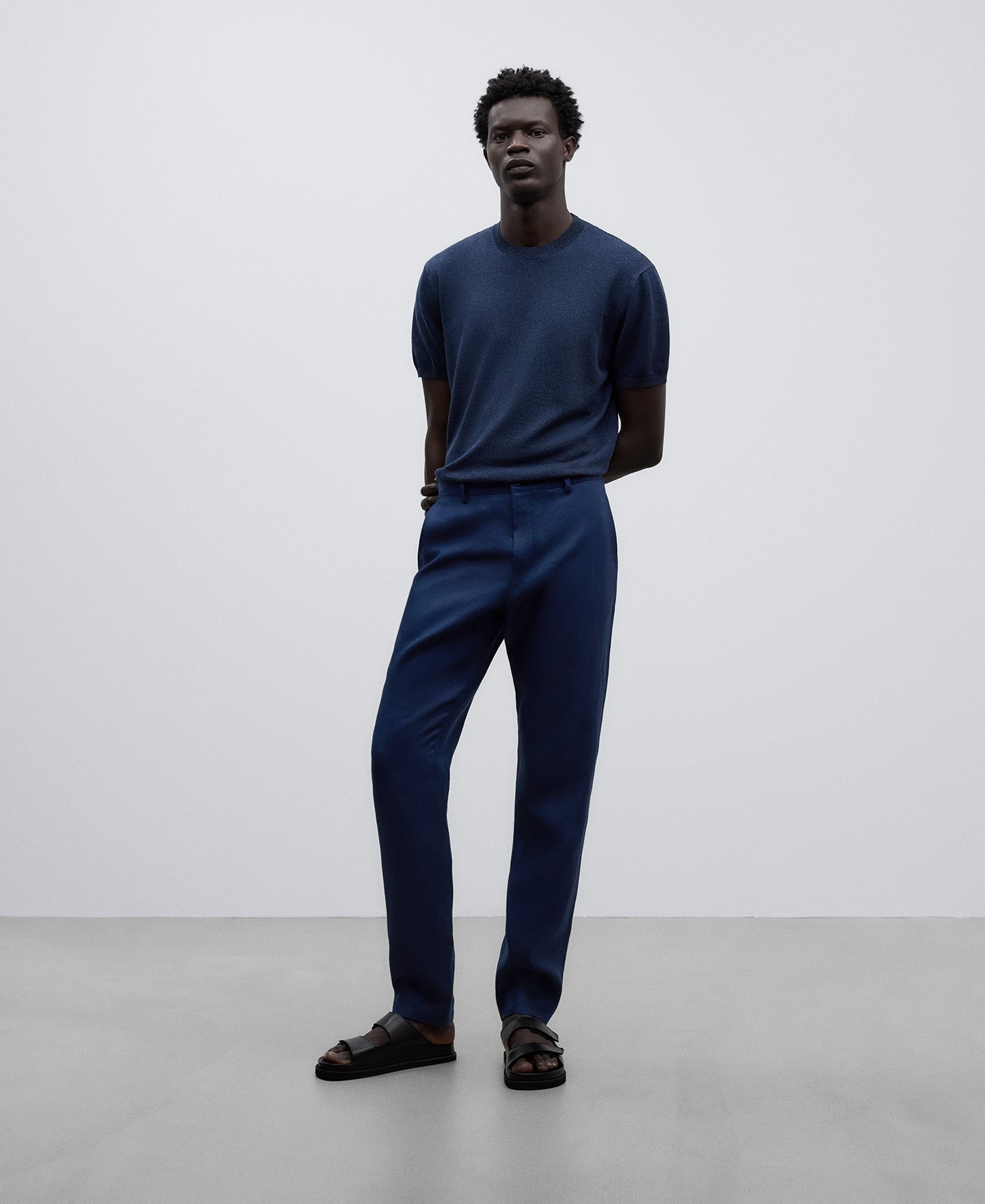 Pantalón chino en lino y algodón hombre image number 1