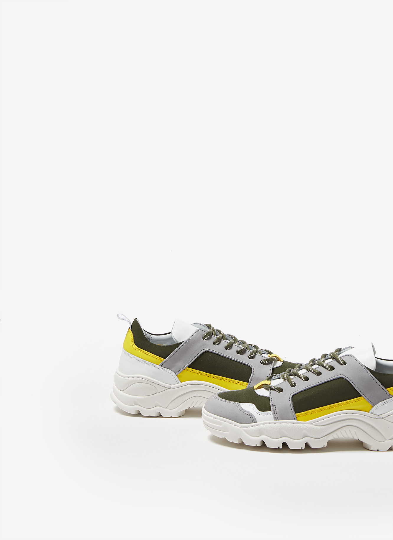 Zapatilla deportiva con track sole image number 1