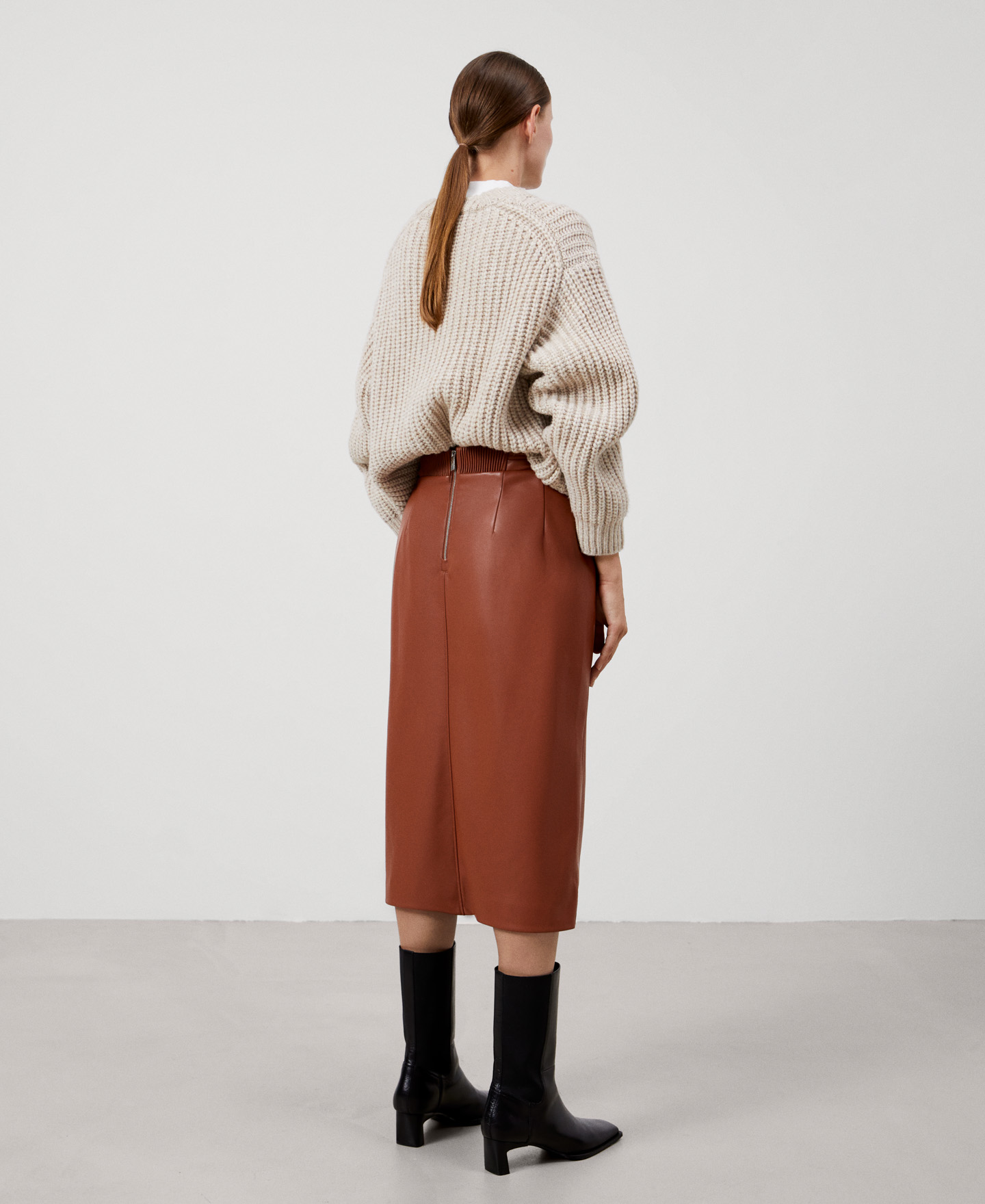 Recycled polyester straight skirt image number 2