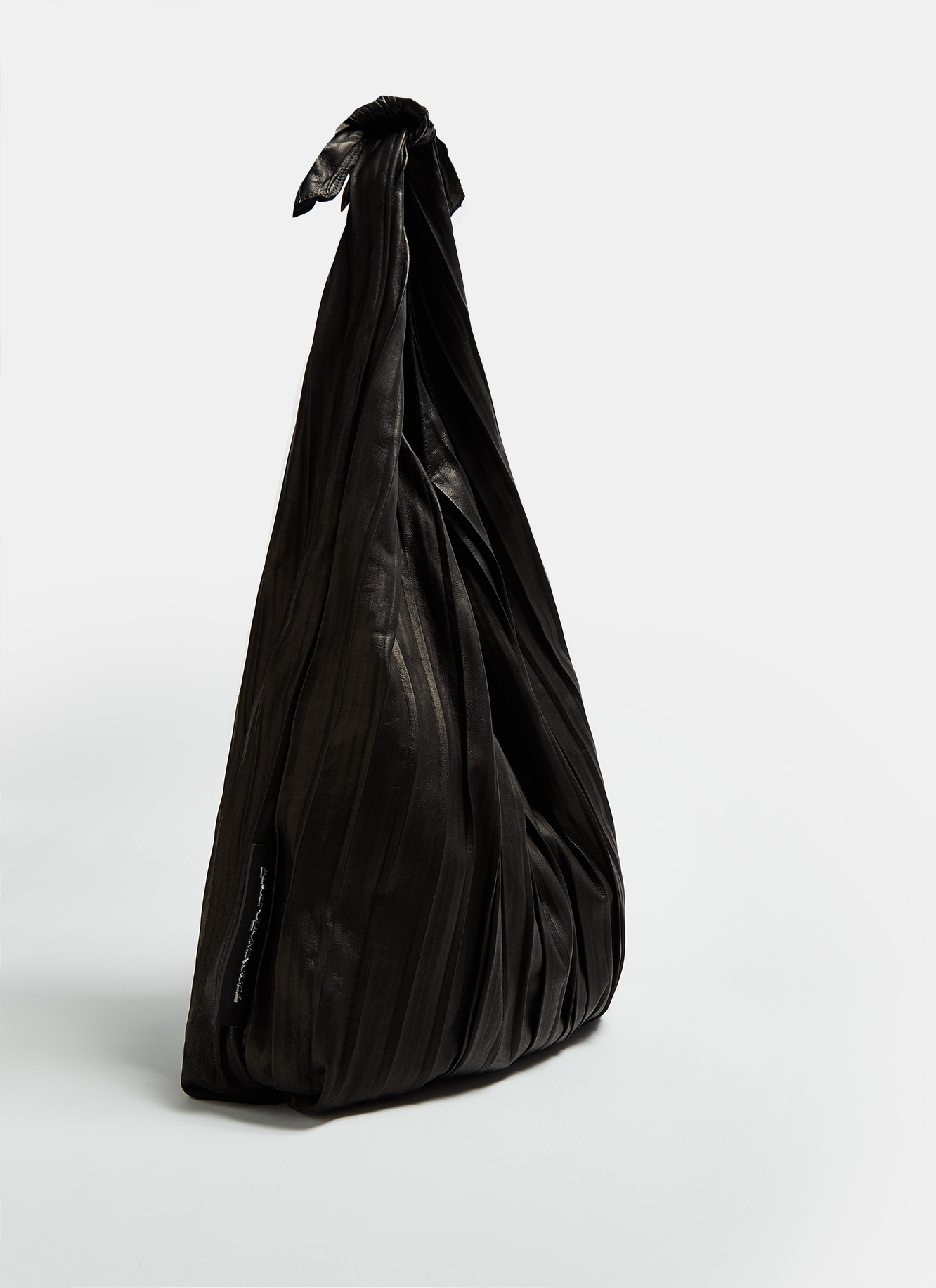 Hobo maxi en piel plisada image number 0