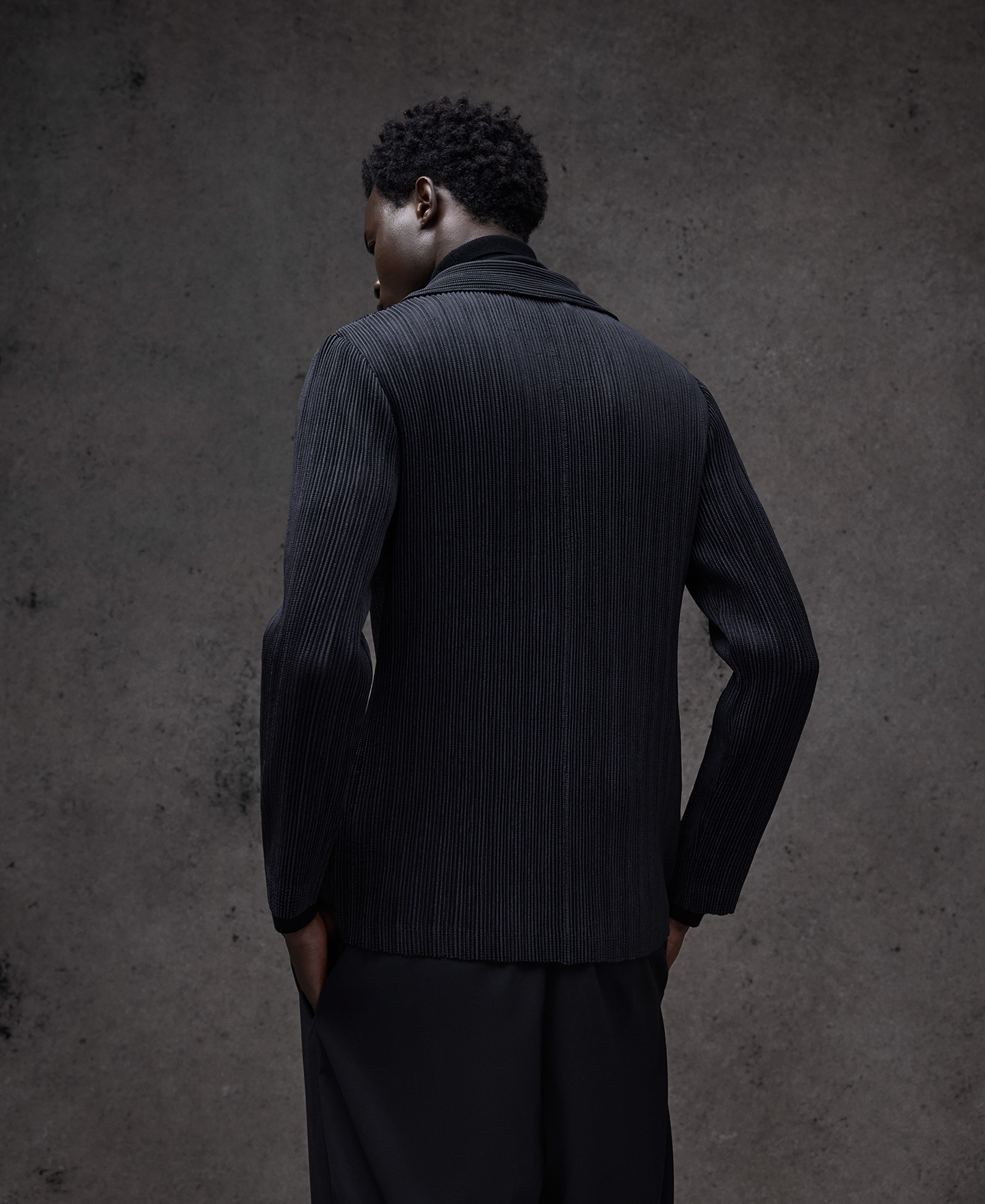 Black crinkle blazer man image number 4