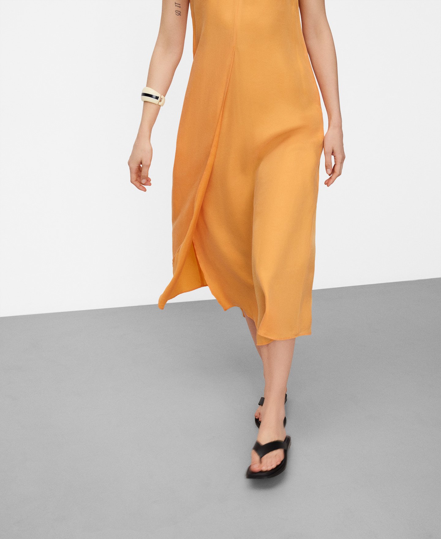 V-neckline satin long dress image number 3