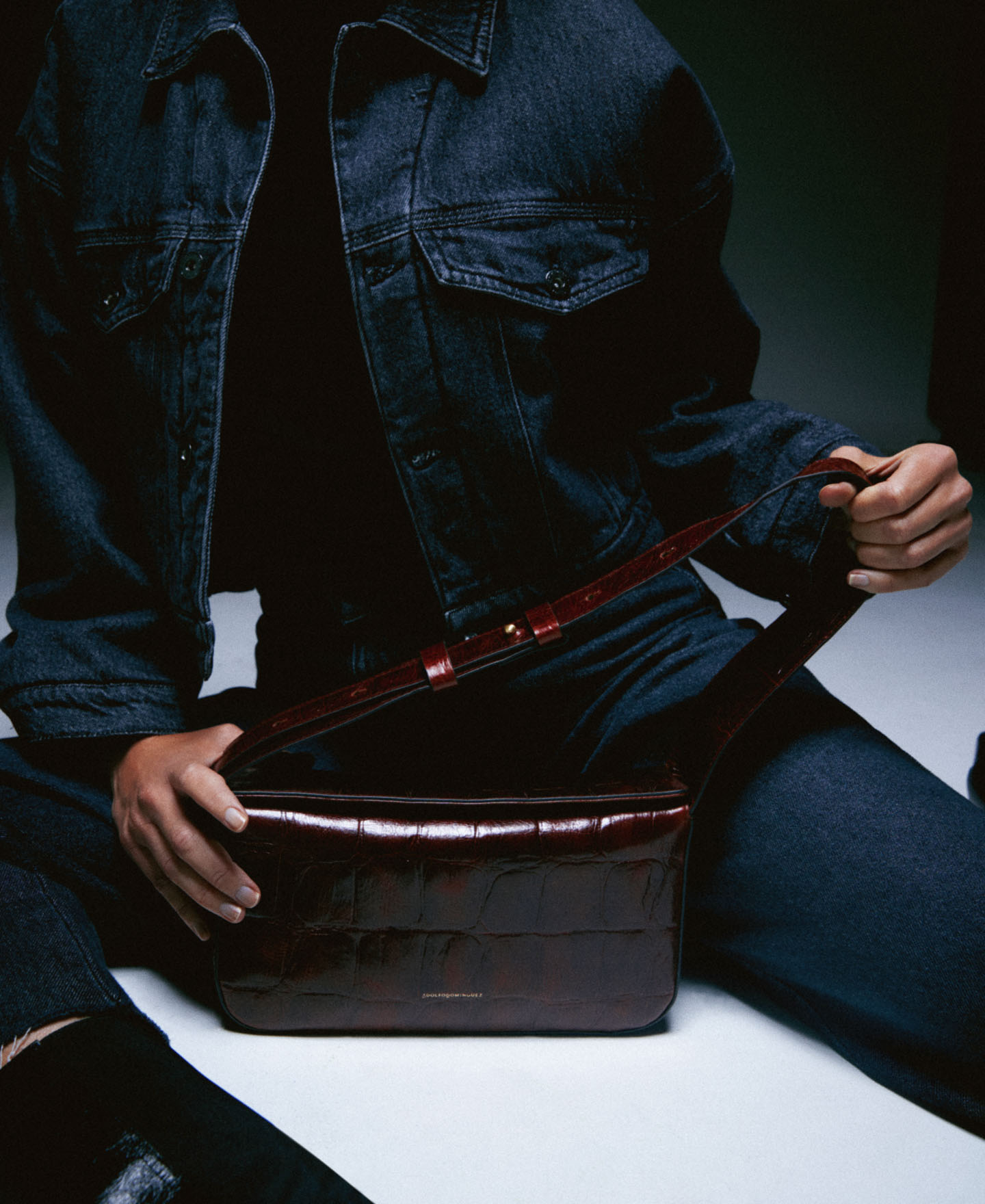 Bolso baguette en piel image number 4