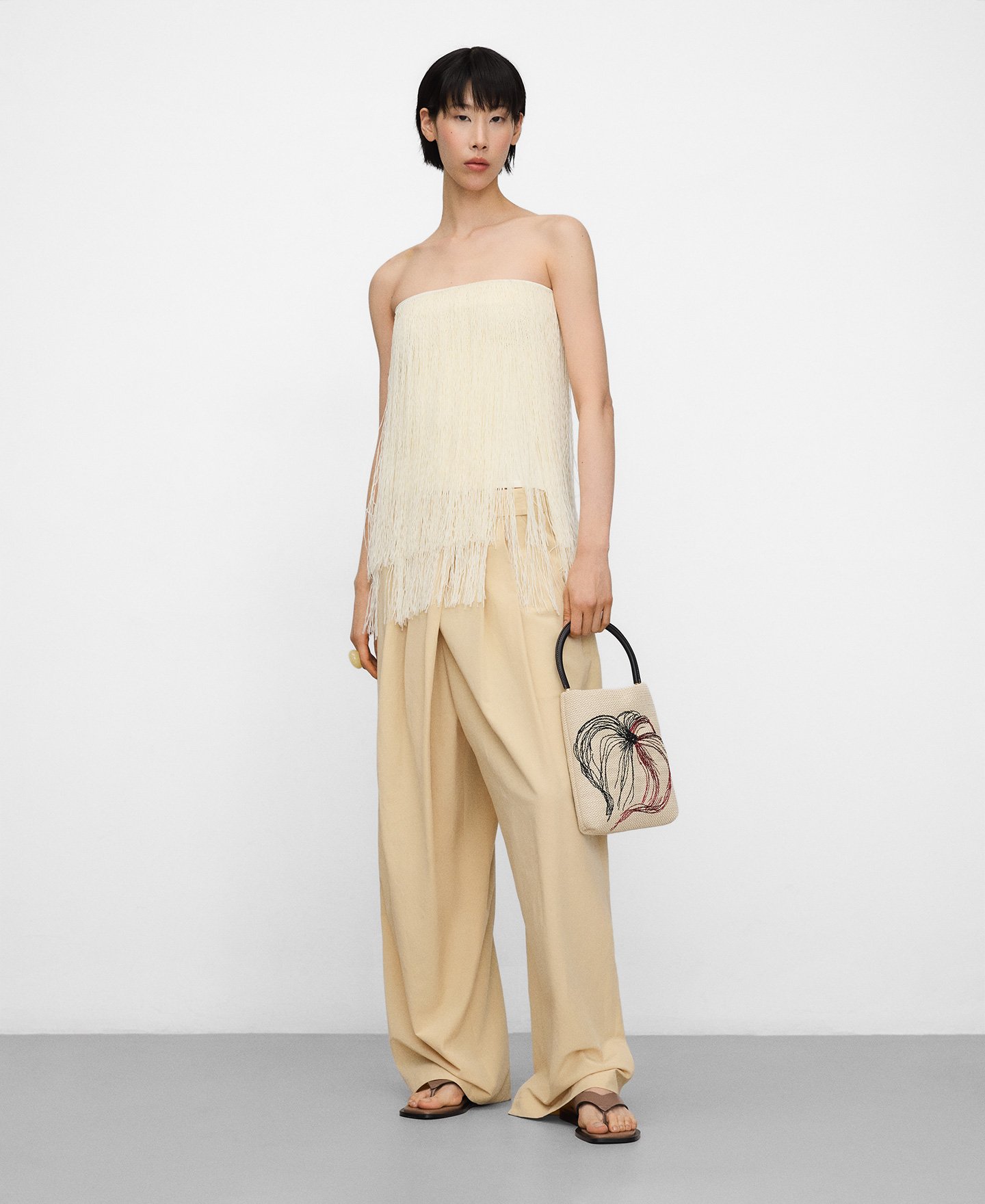 Handtasche mit Raffia-Struktur und Stickerei image number 4