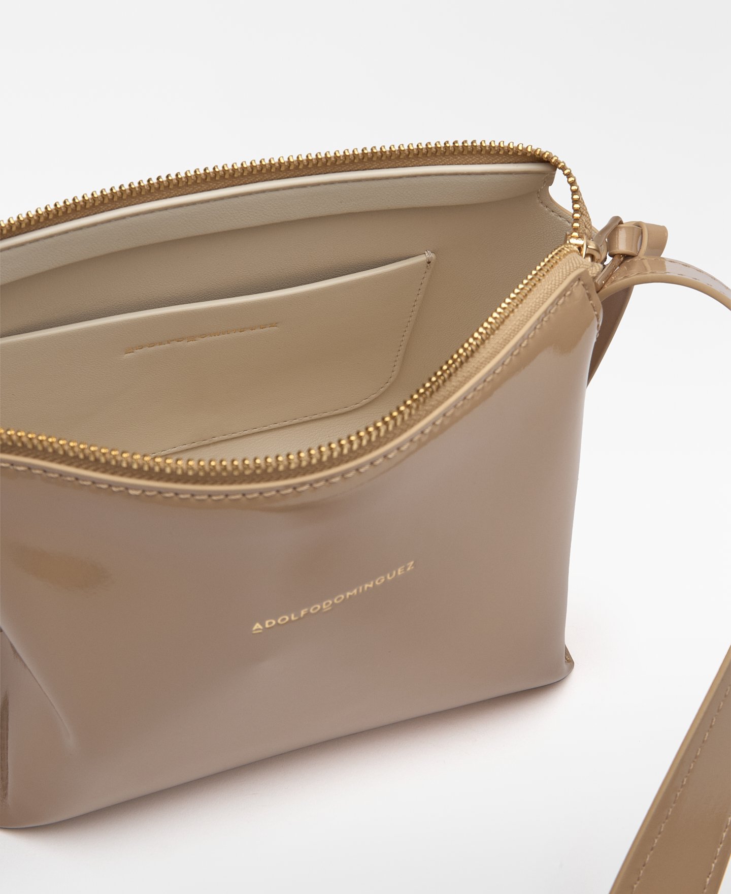 Bandolera peque&ntilde;a Mica textura charol image number 2