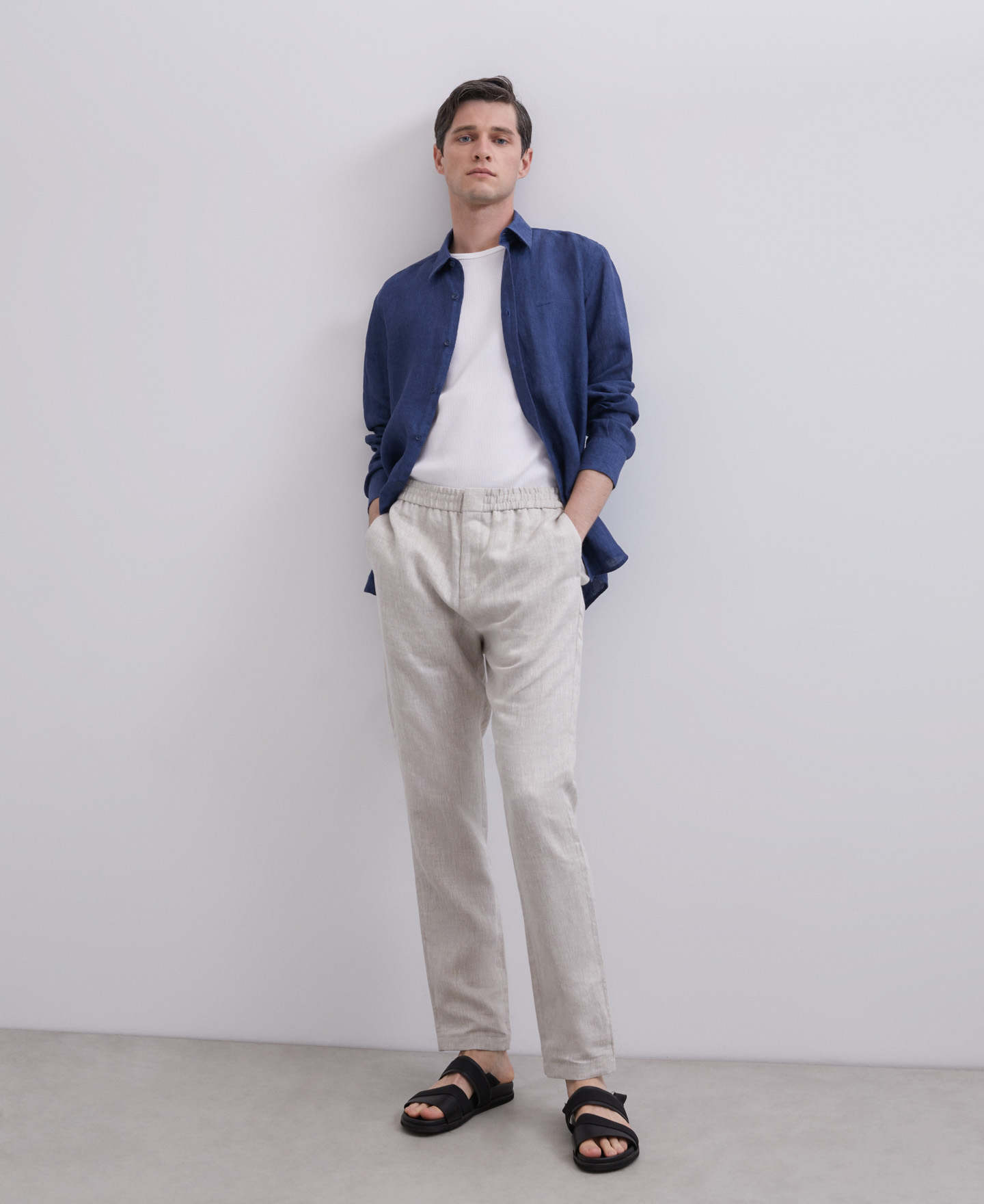 Camisa blanca cuello camisero en lino image number 3