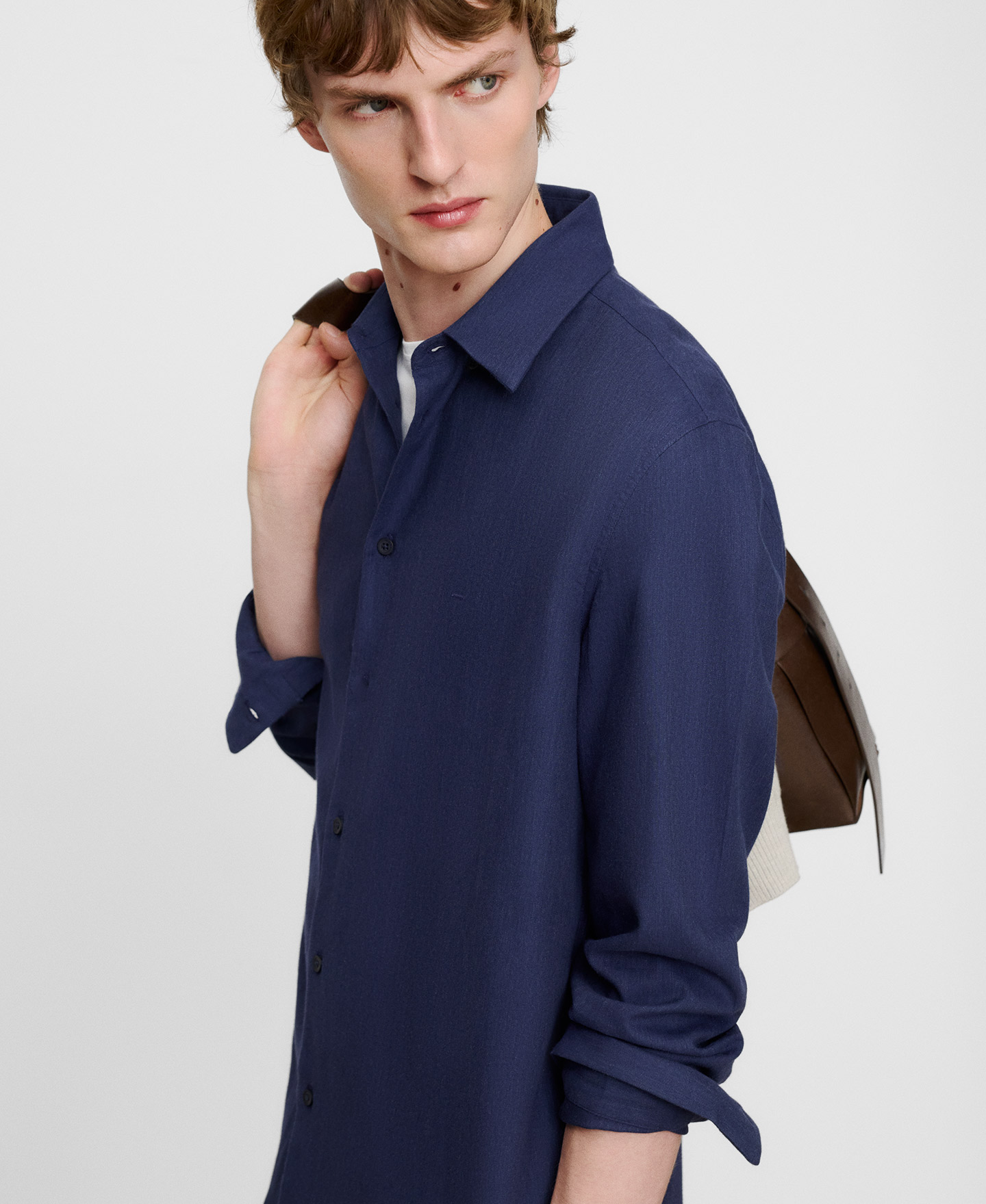 Regular fit spread collar shirt image number 3