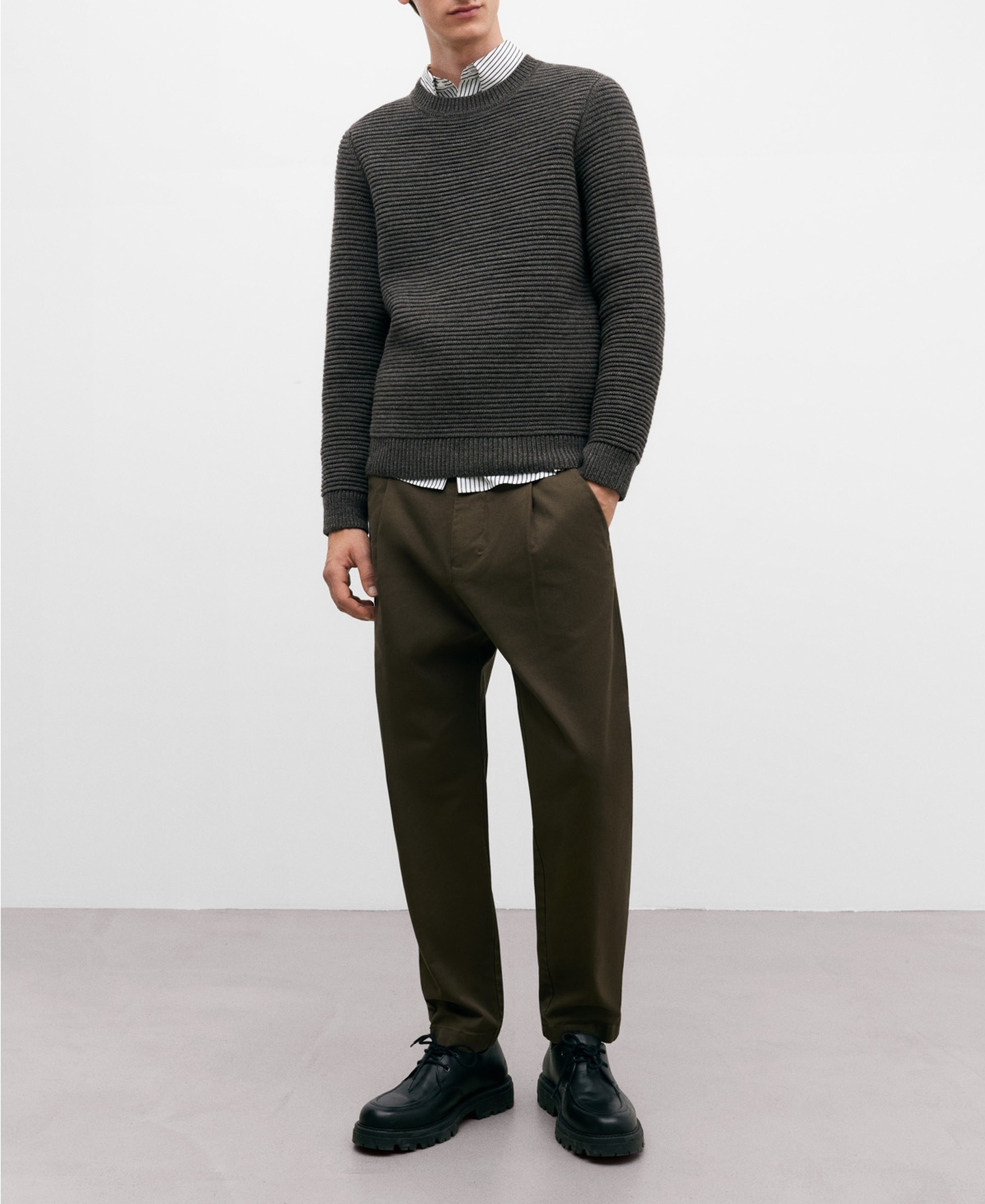 Baggy chino trousers with pleats image number 1