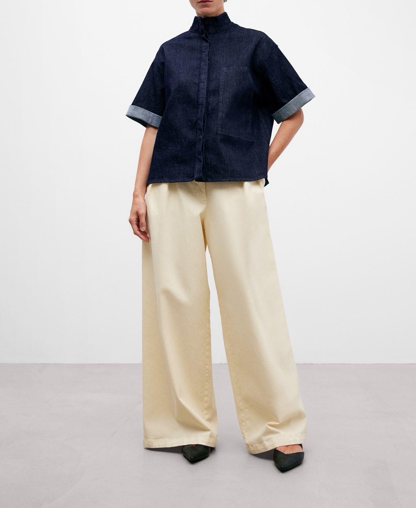 Camisa denim cuello Mao image number 1