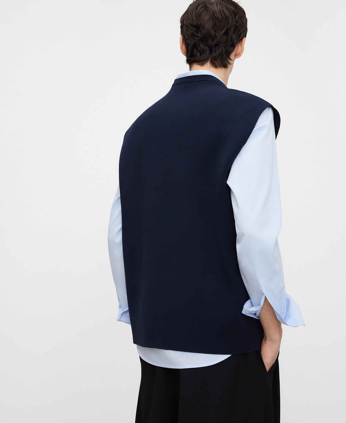 Intarsia knit vest man image number 2