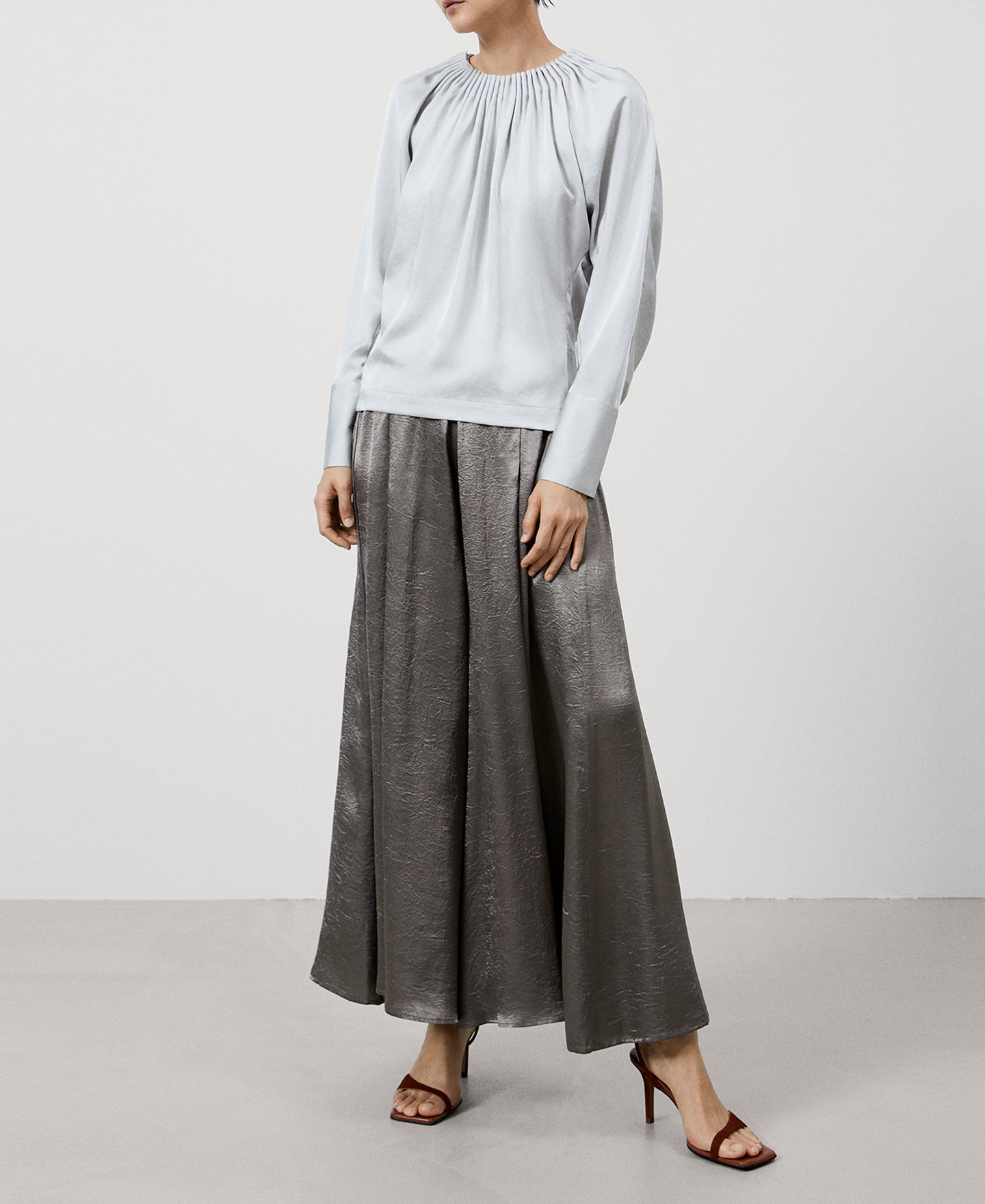 Ruffled collar and Japanese sleeve shirt image number 1