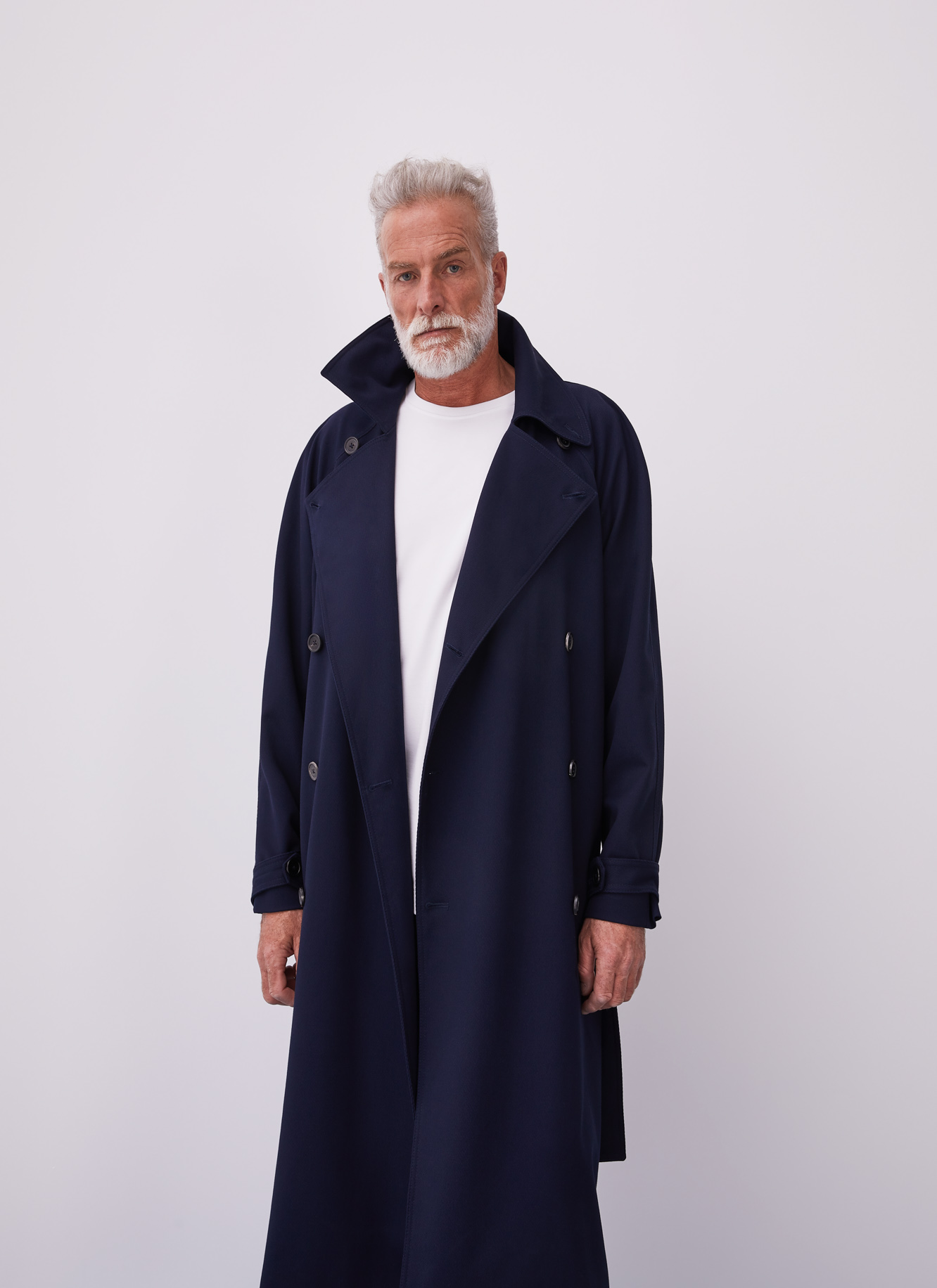 Gabardina de sarga azul marino image number 0