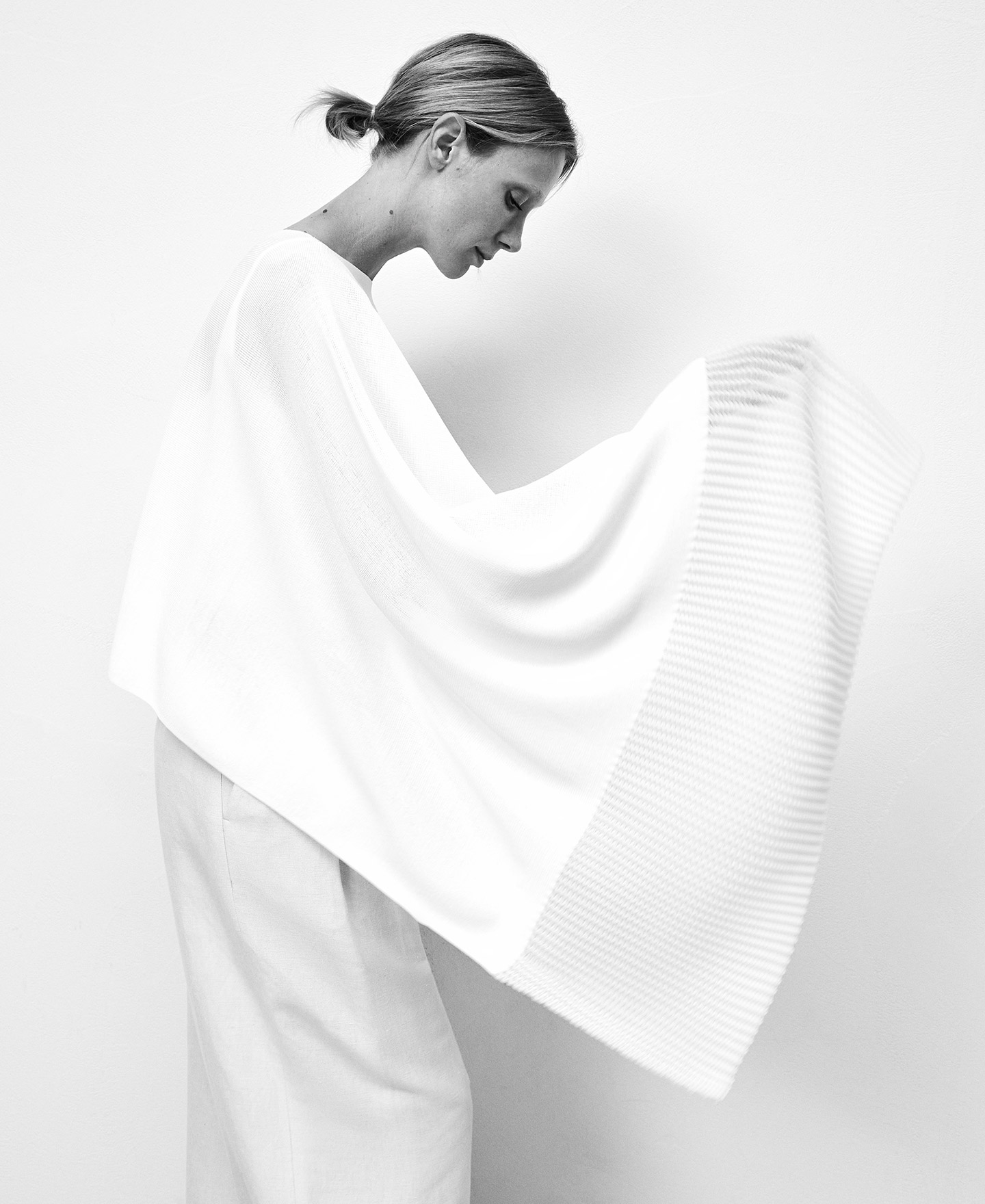 Capa asimétrica punto mujer image number 3