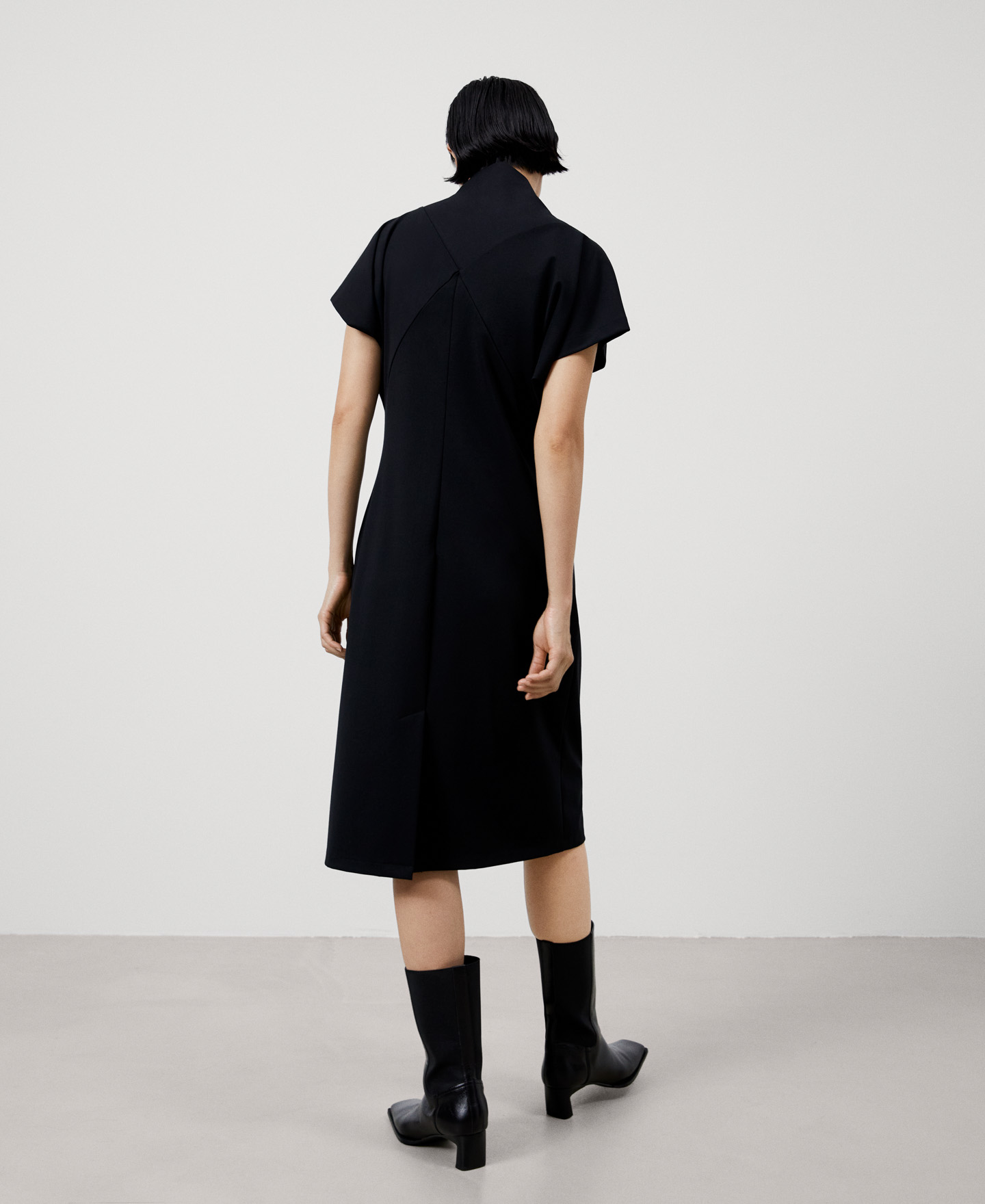 Vestido drapeado en nailon reciclado image number 2