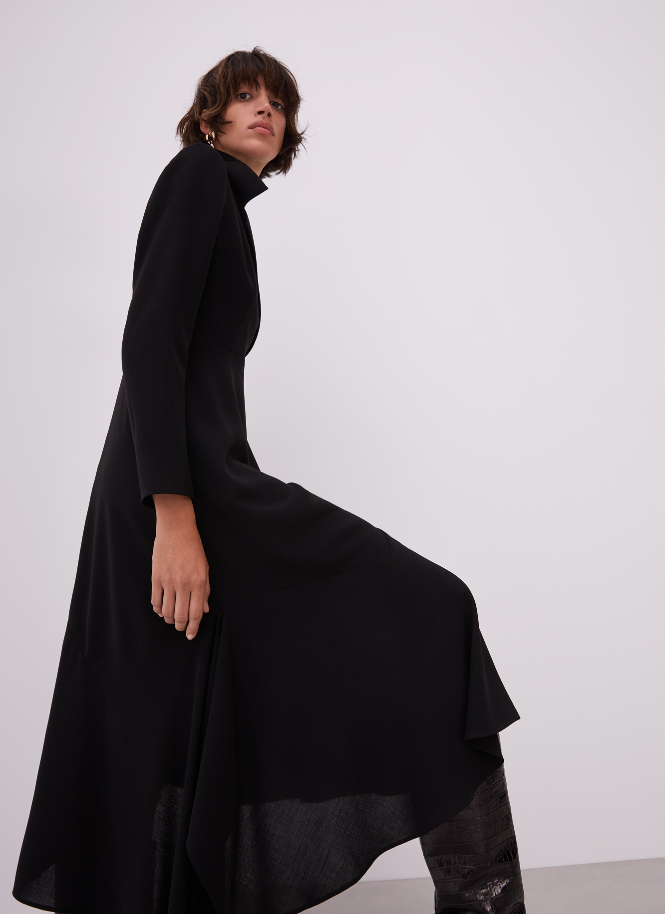 Asymmetric dress with notched lapels image number 3