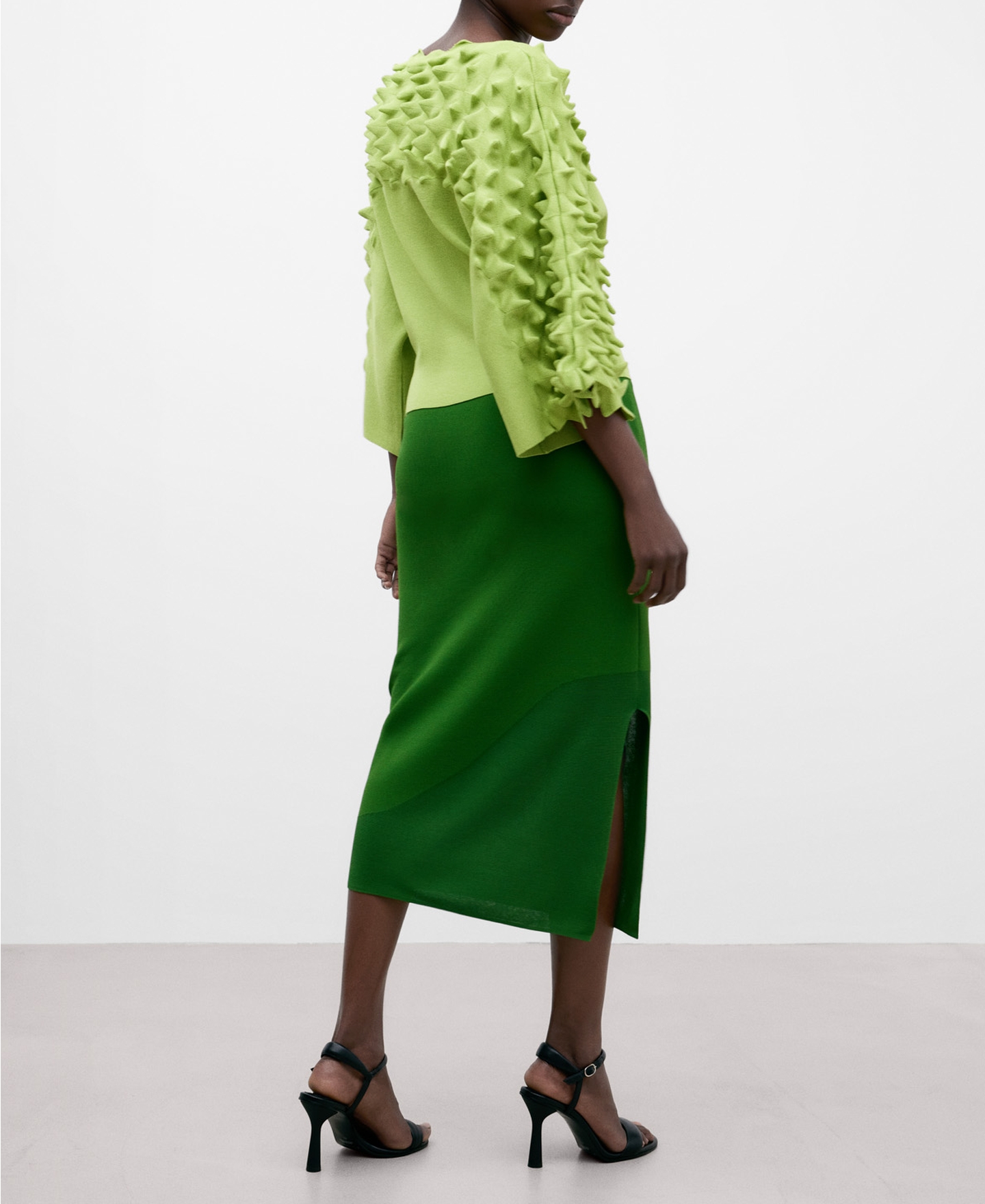 Unstructured 3D effect sweater image number 2