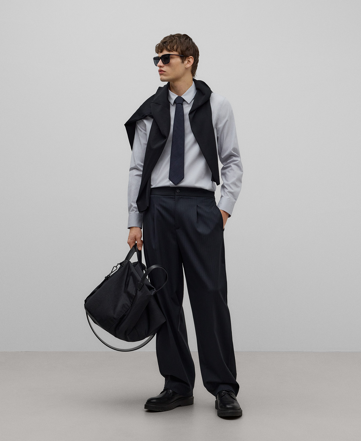 Cravate noire pour homme image number 2