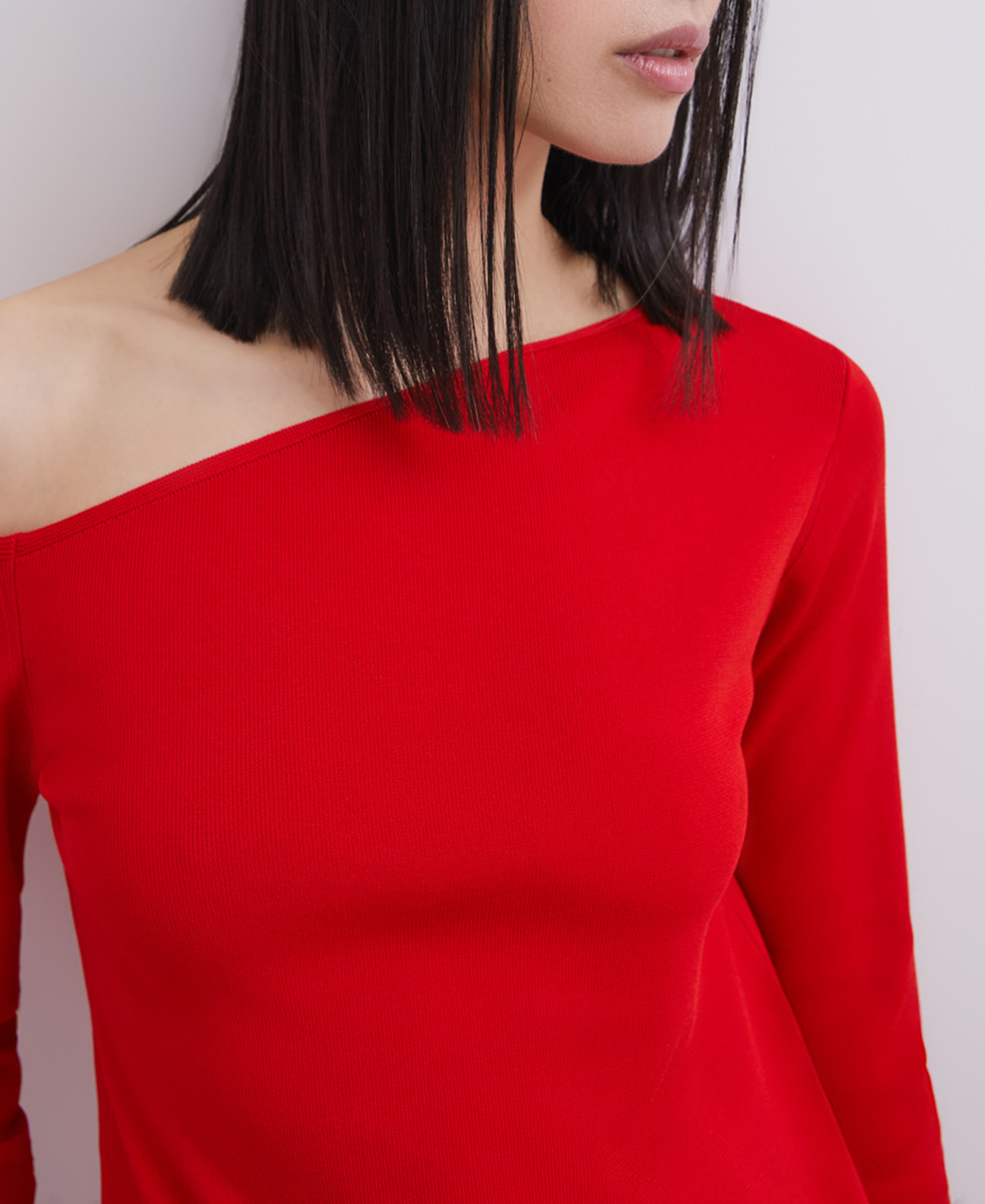 Asymmetric thick-stretch knit sweater image number 2