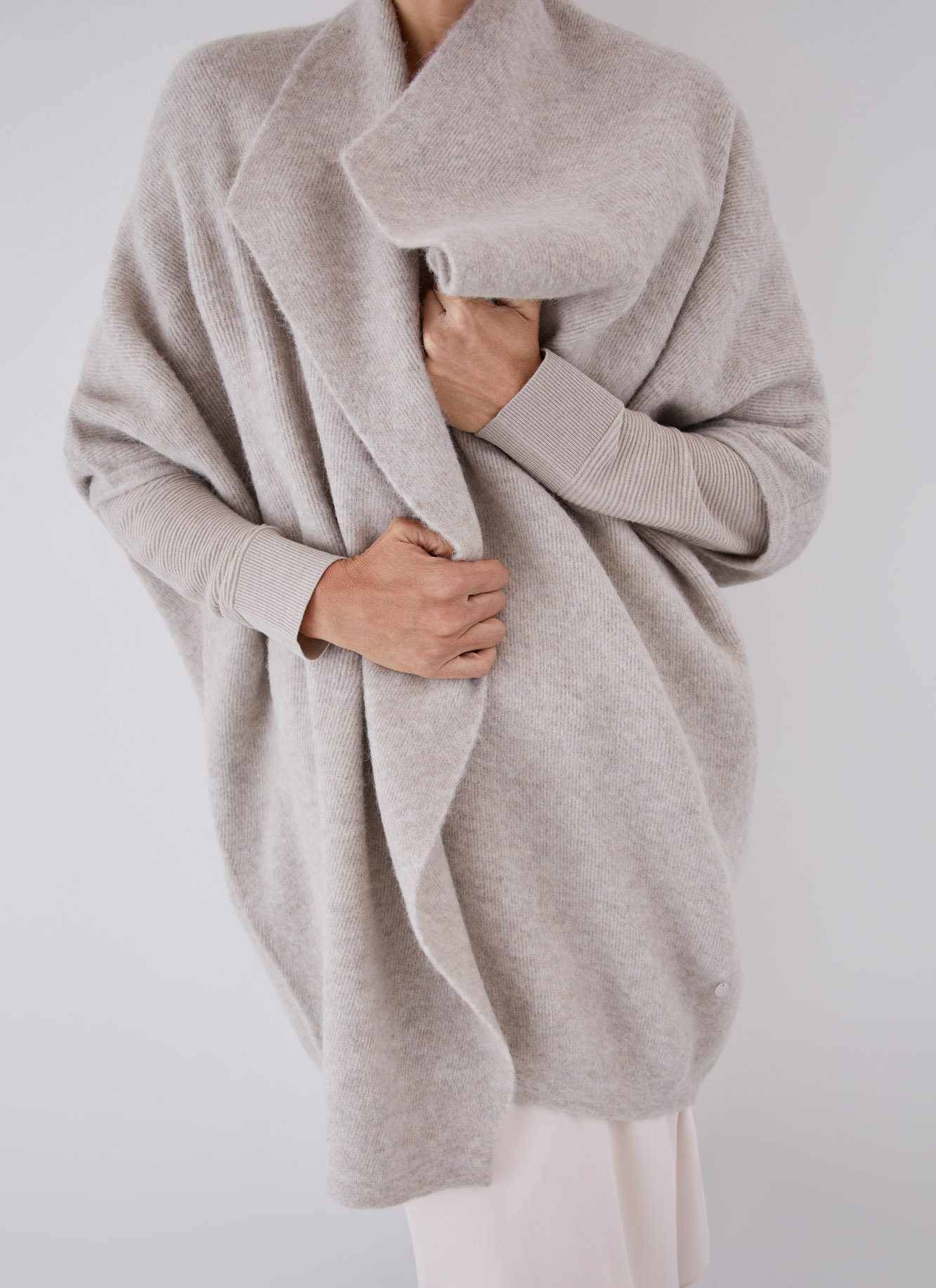 Alpaca & merino wool knitted cardigan image number 3