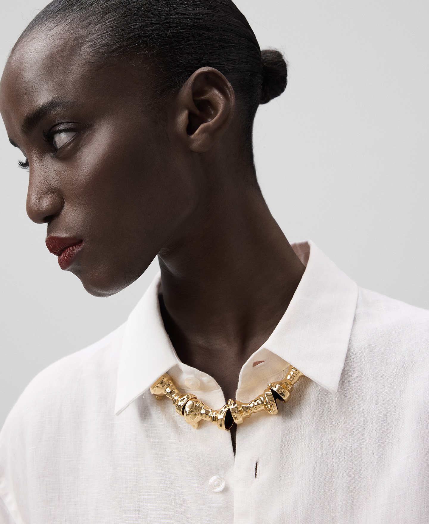 Metal pieces bow necklace woman image number 3