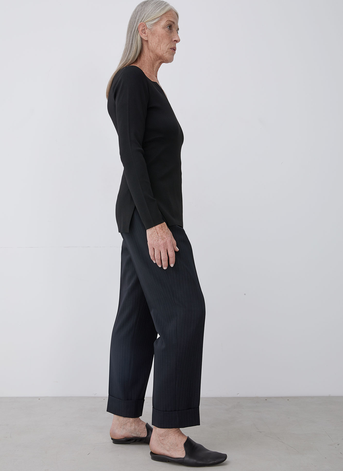 V-neckline viscose sweater image number 4