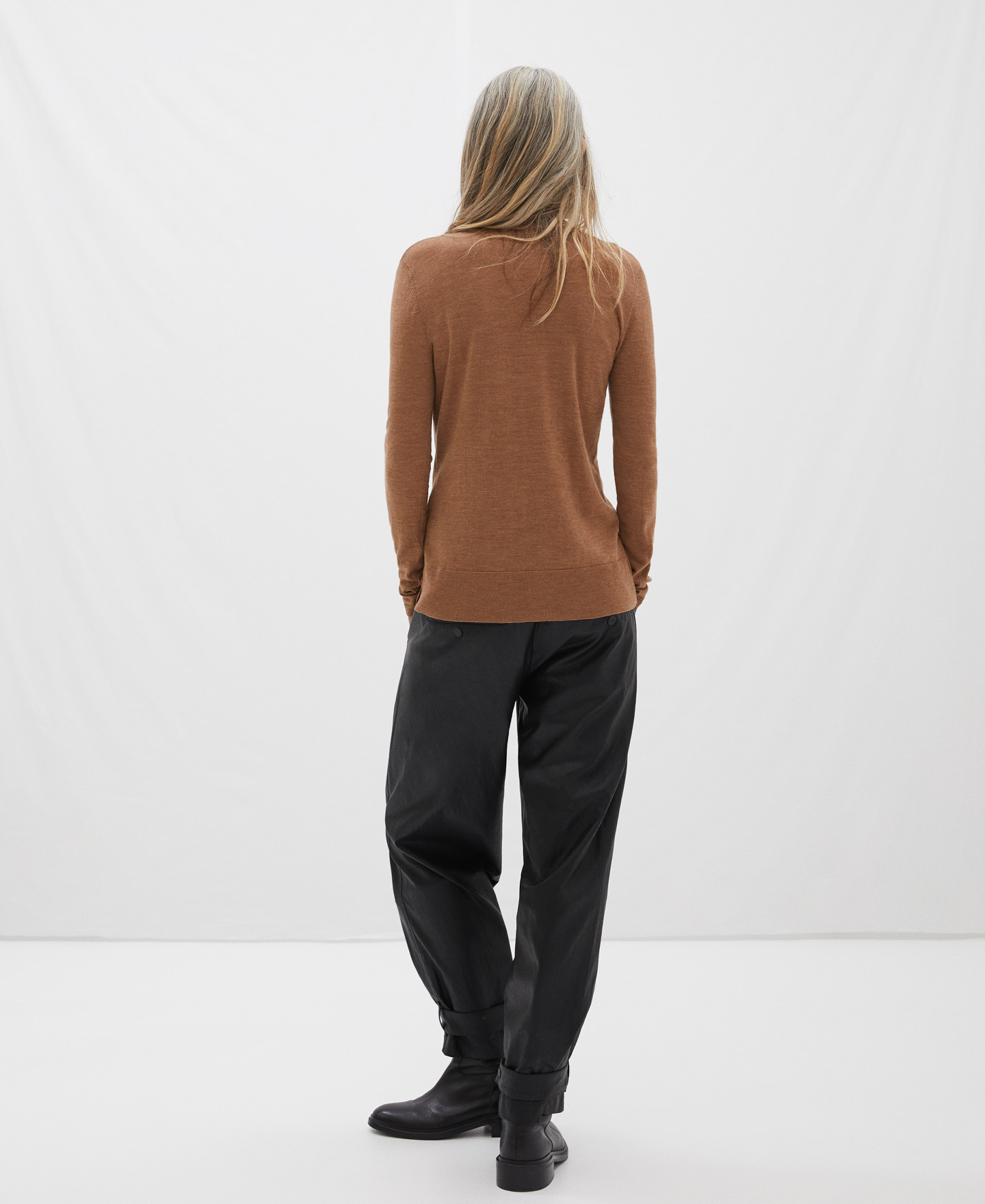 Turtleneck merino wool sweater image number 2