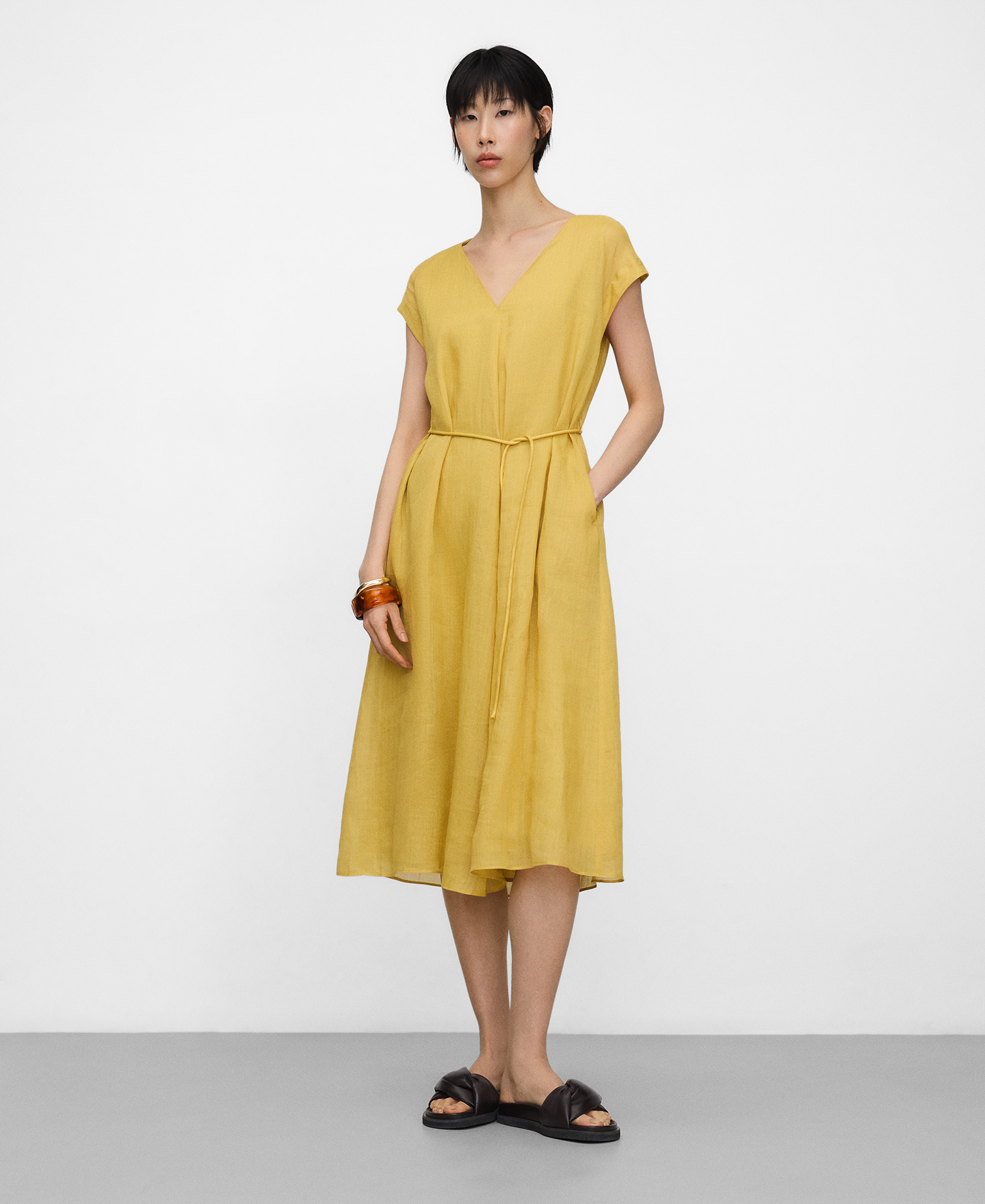 Vestido com decote em V ramio image number 5