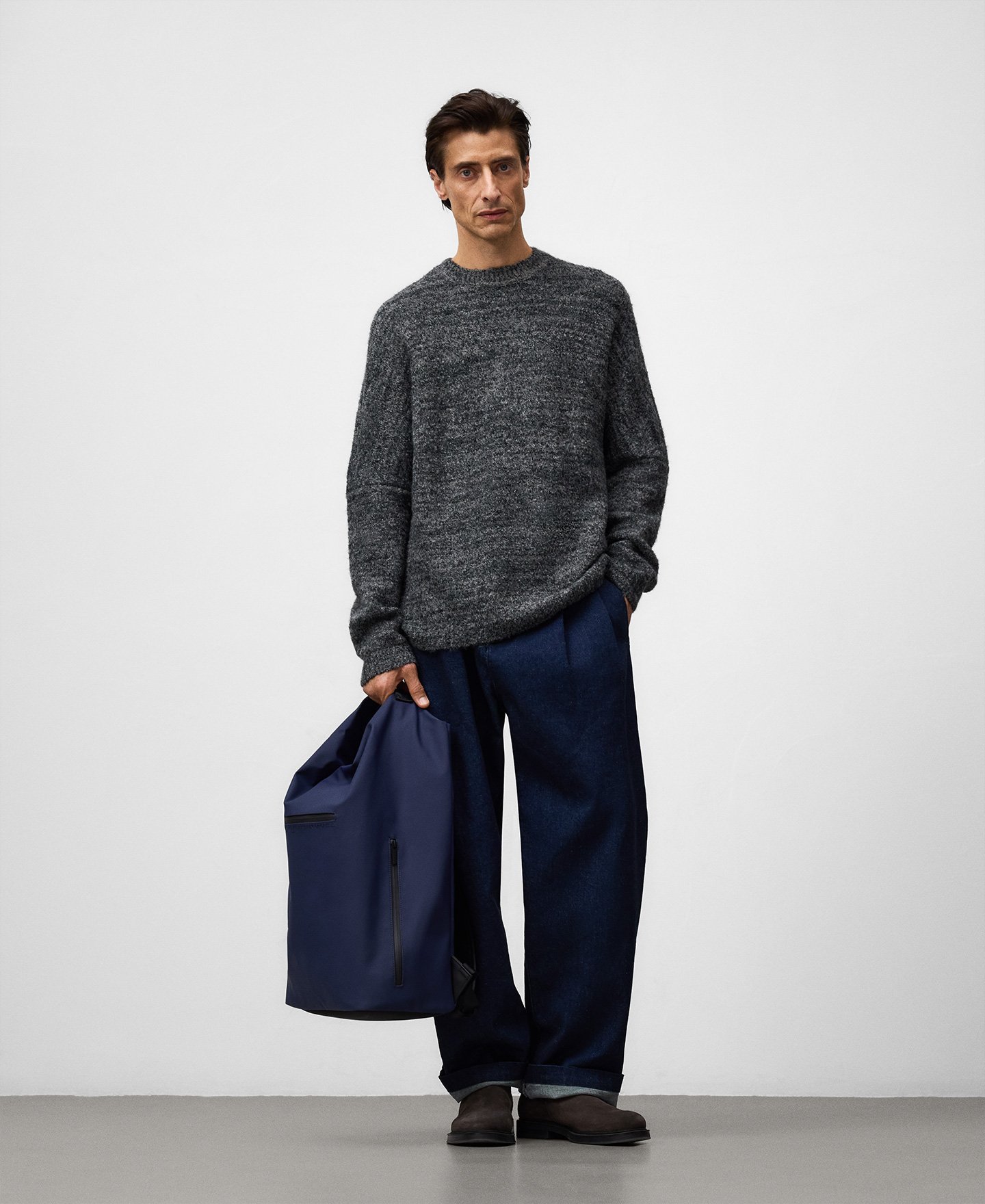 Navy blue rectangular backpack man image number 4