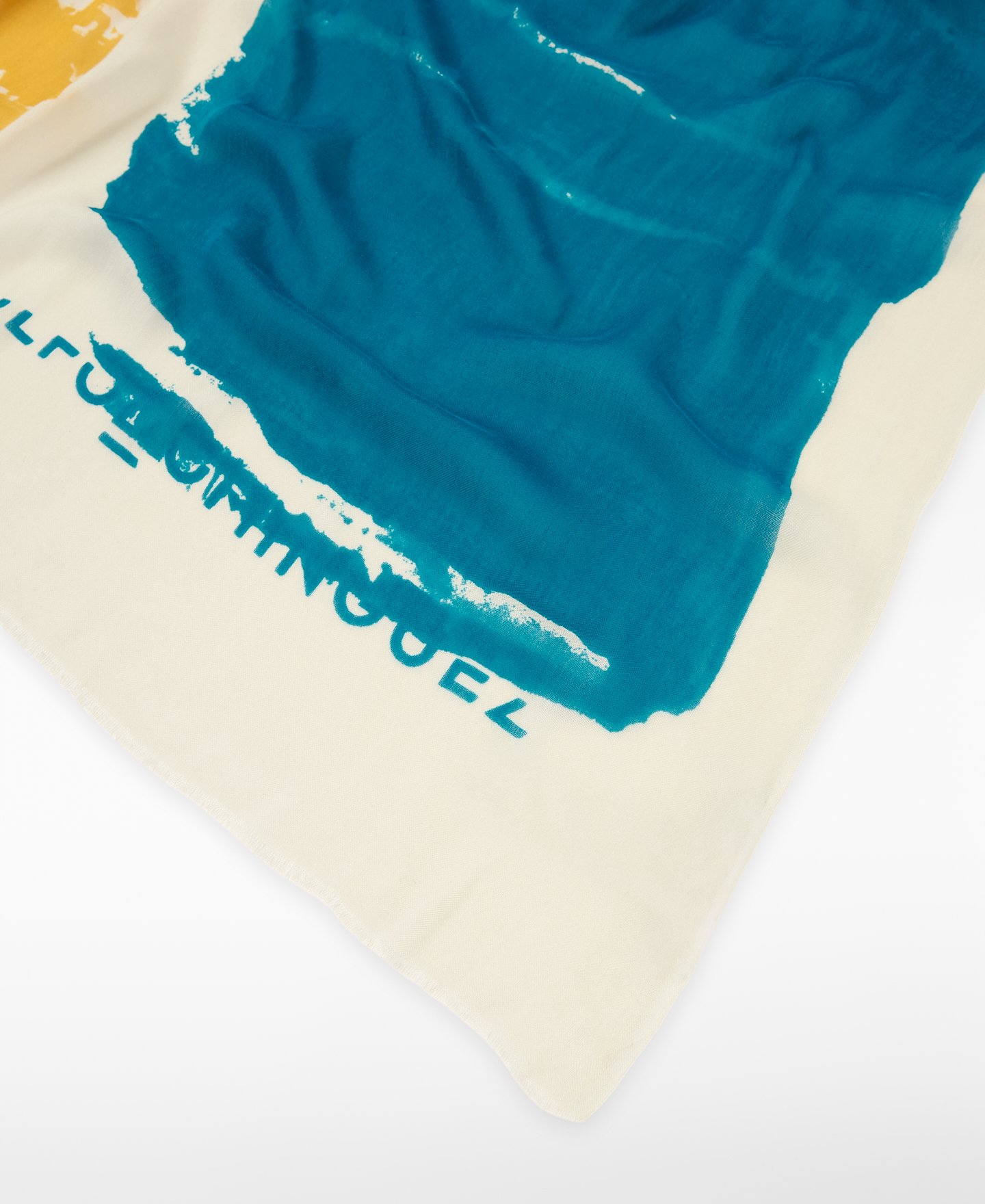 Chal estampado manchas image number 2