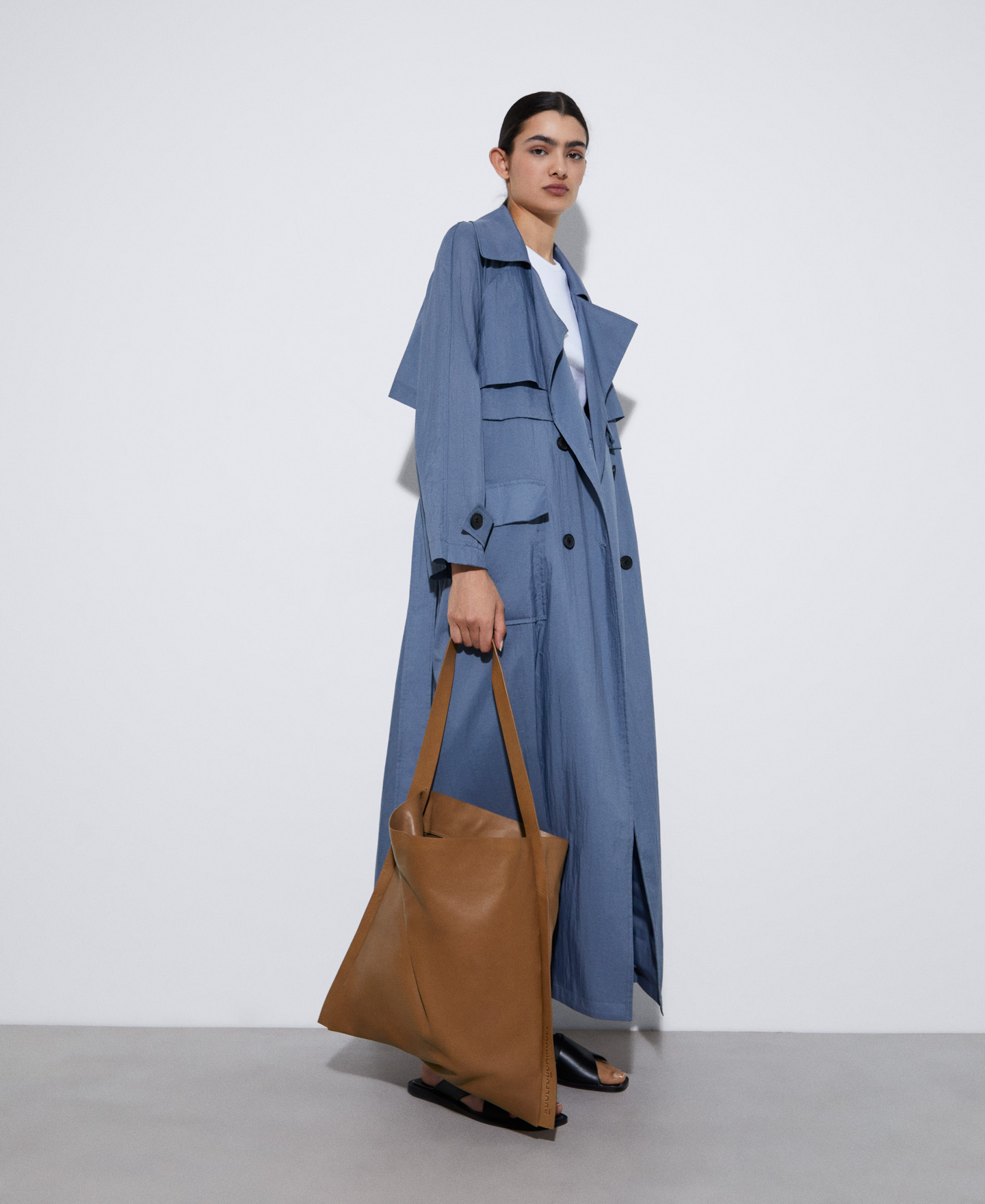 Responsible leather shopper bag image number 4