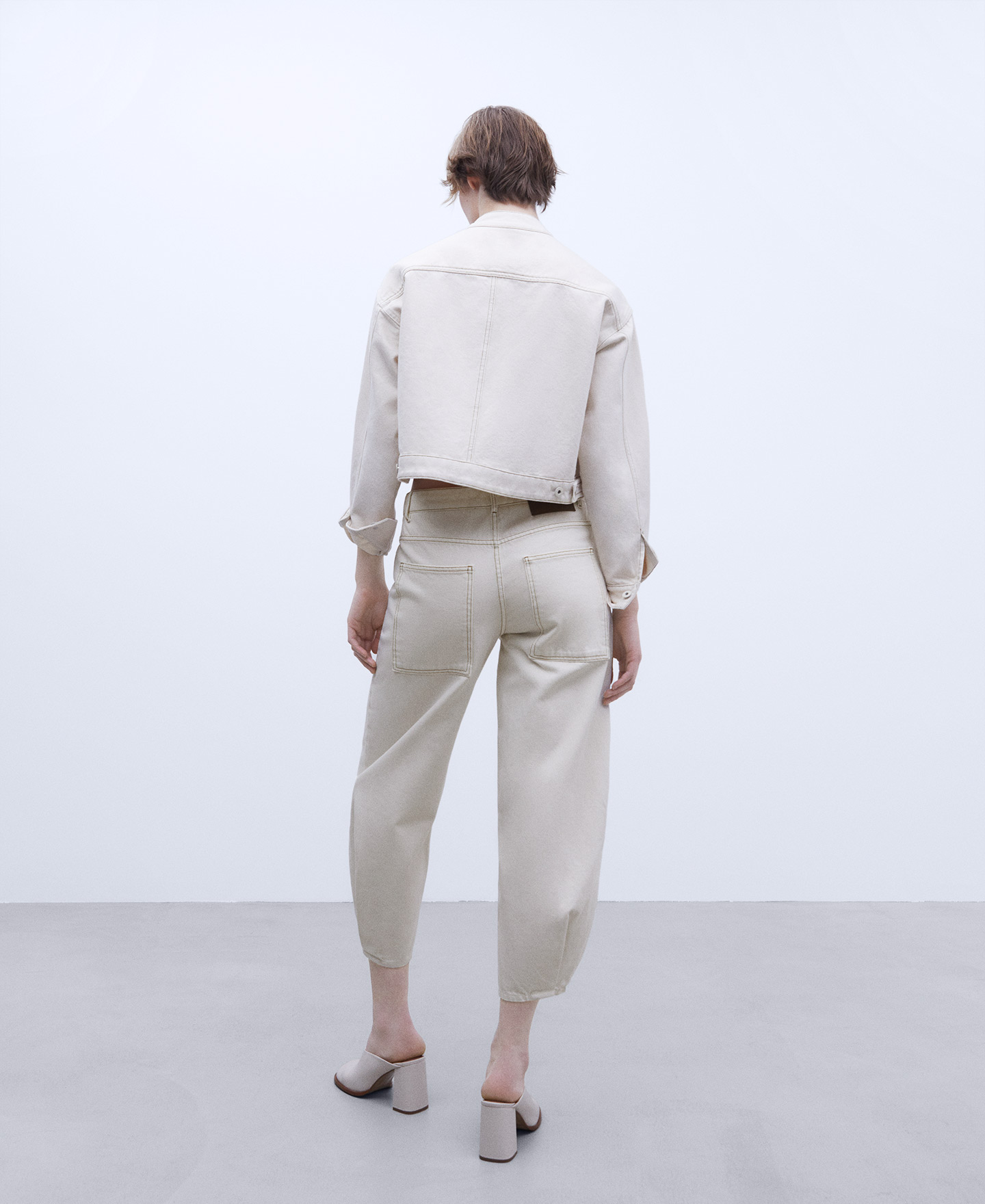 Banana jeans with darts image number 2