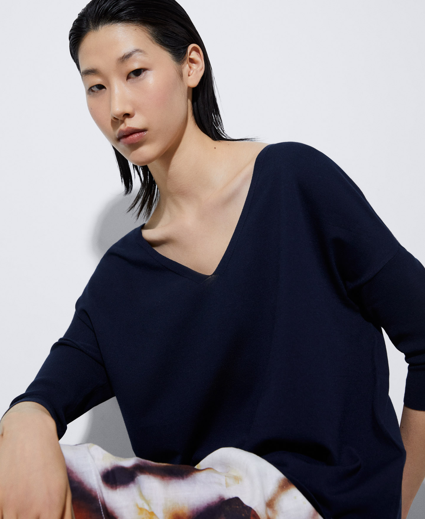 V-neck sweater in viscose image number 3