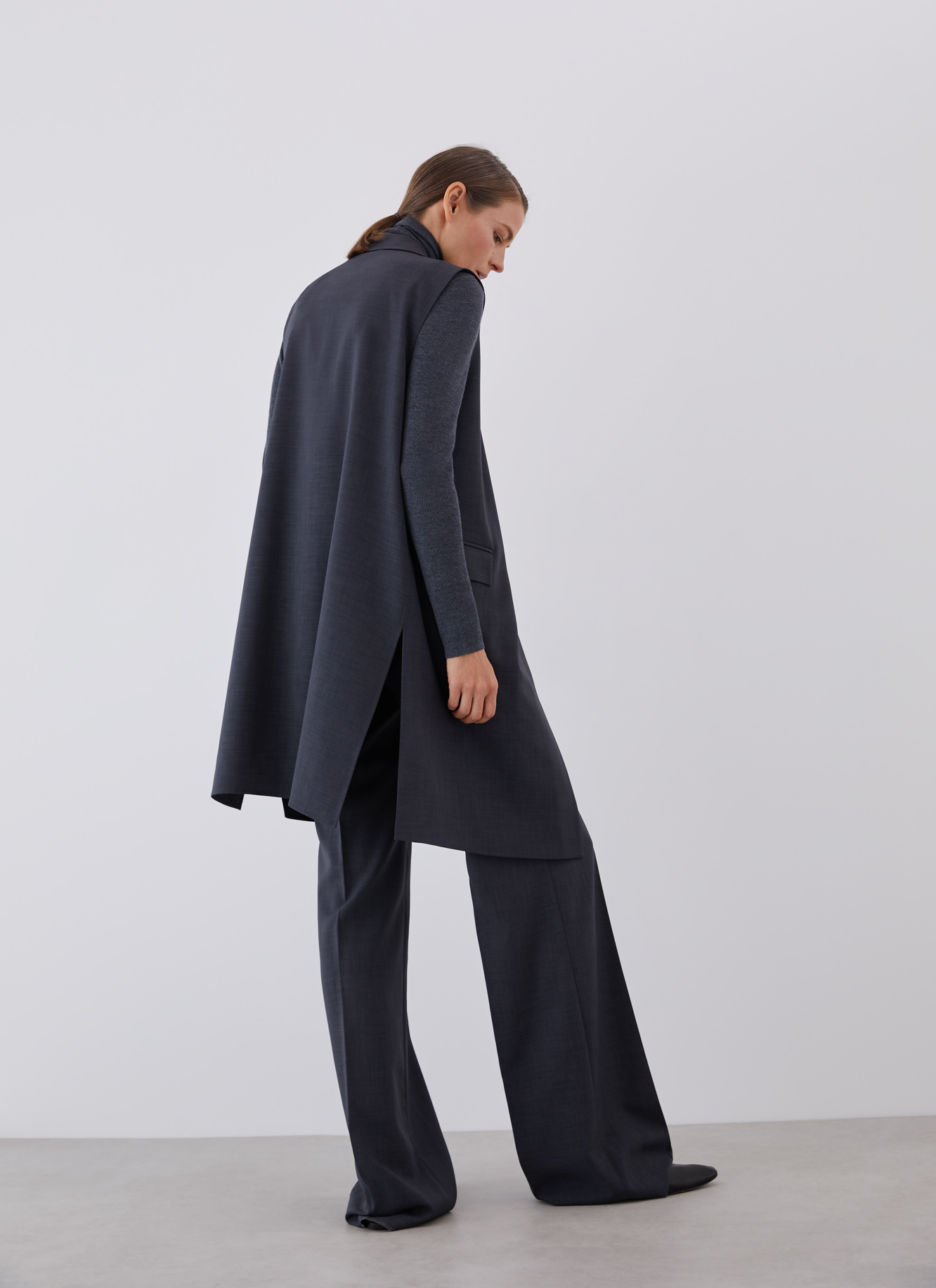 Long waistcoat with notched lapels image number 4