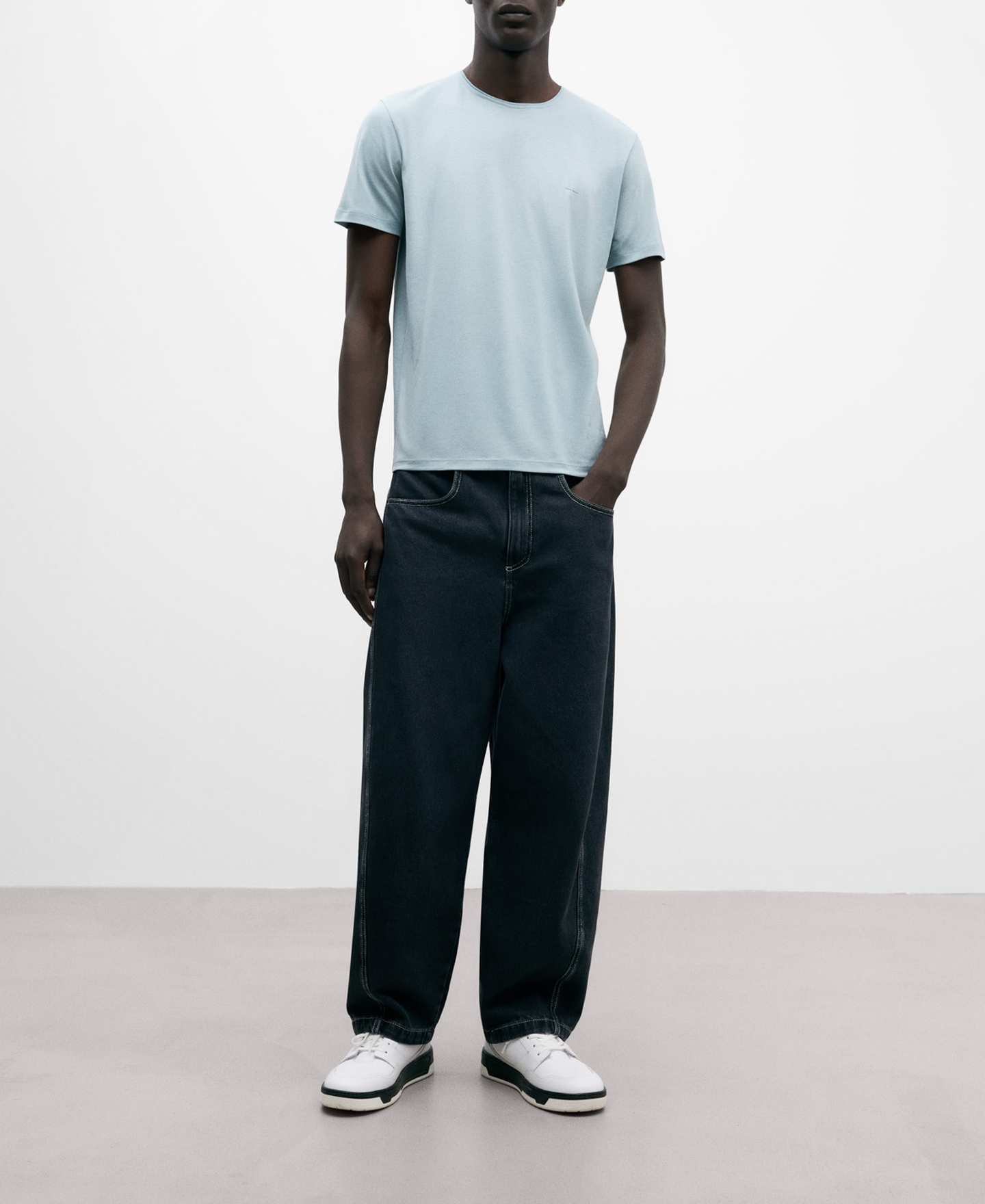 Light blue crew neckline T-shirt image number 1