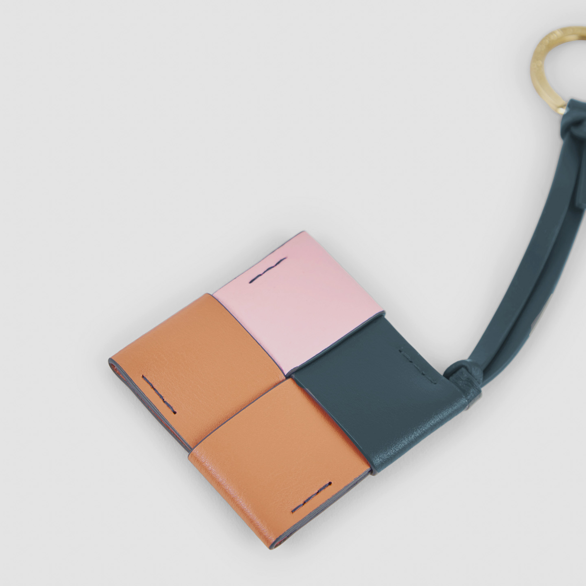 Vachetta leather keyring braided motive image number 1