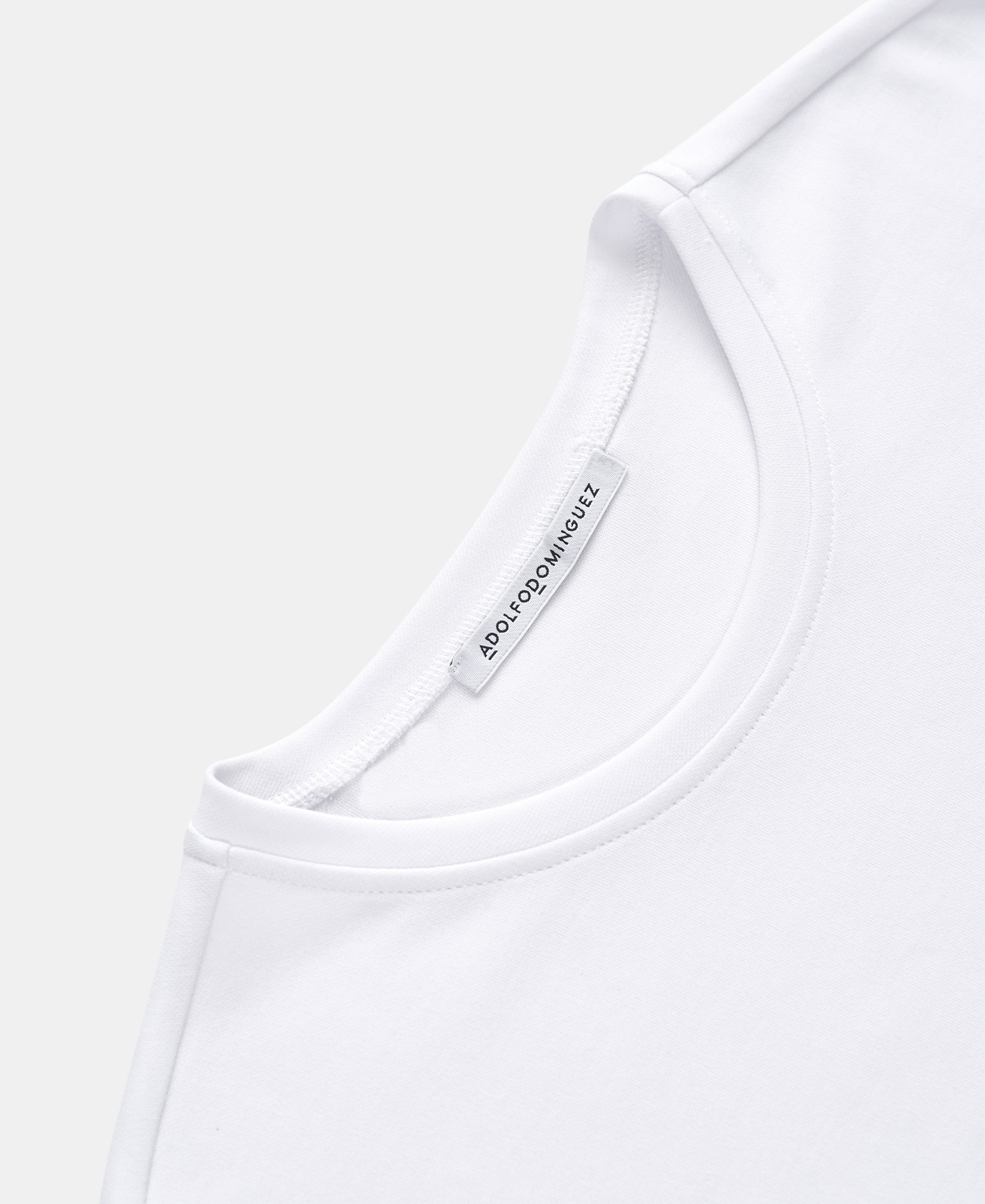 Camiseta blanca cuello caja en modal image number 6