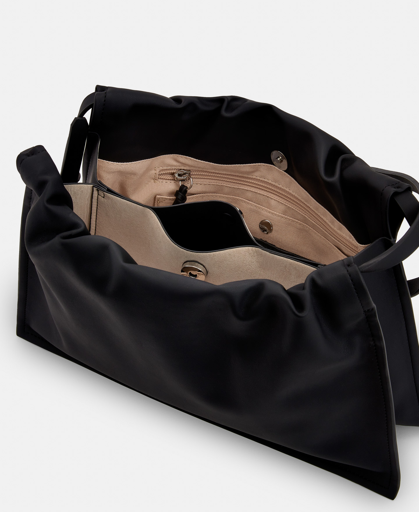 Bolso en poliuretano reciclado image number 2