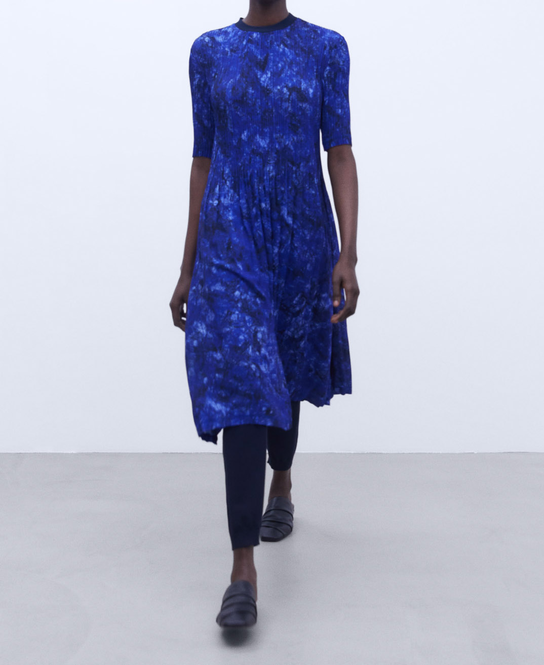 Printed crinkle dress image number 5