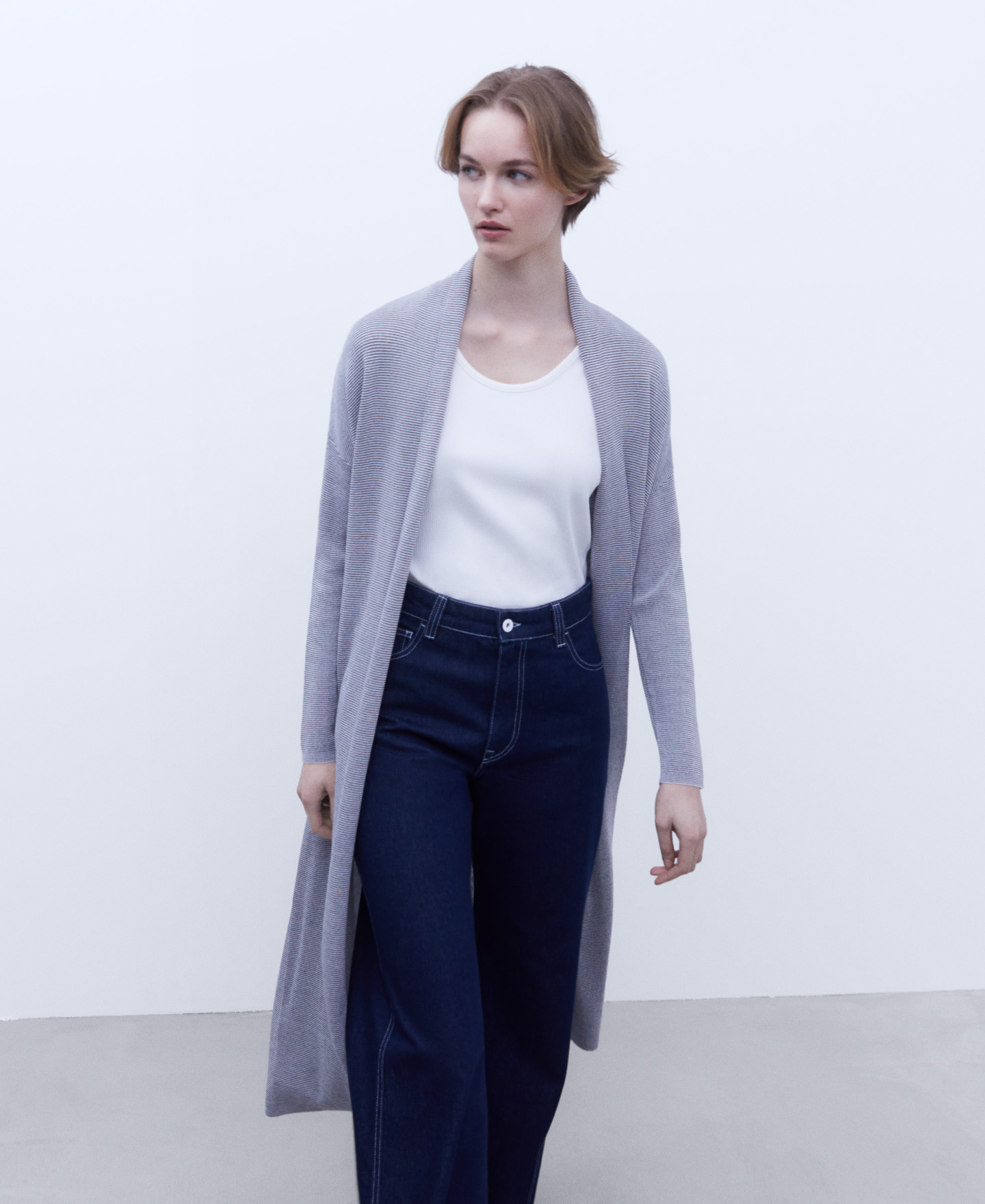 Knitted long jacket image number 4