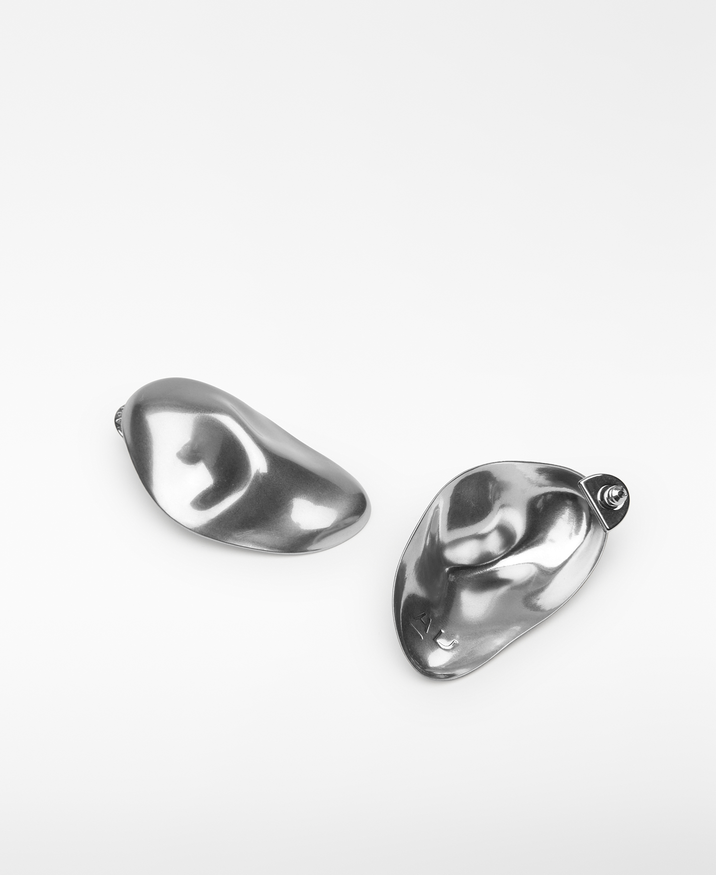 Organic-shaped metal earrings image number 1
