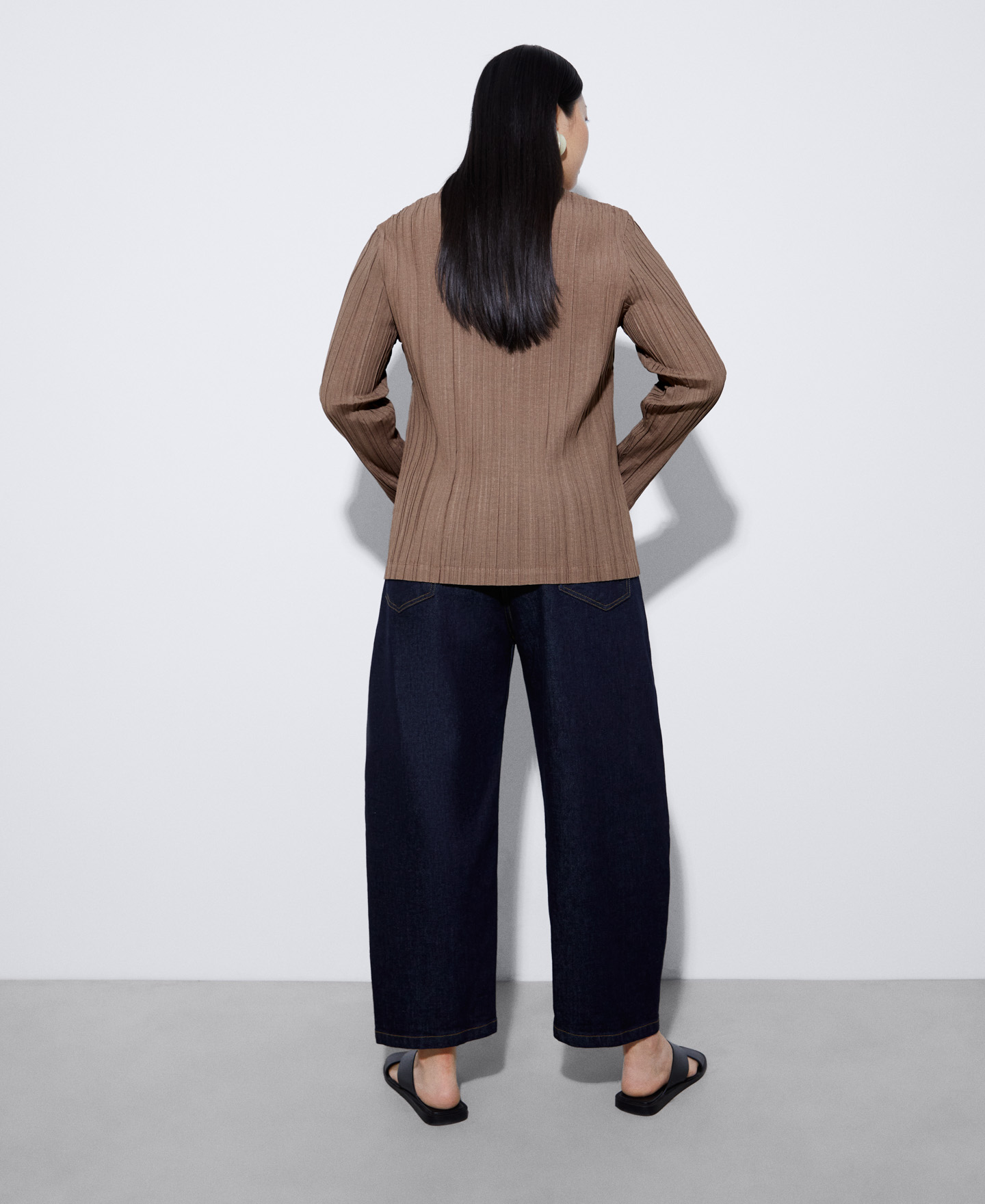 Crinkle blazer with button fastening image number 2