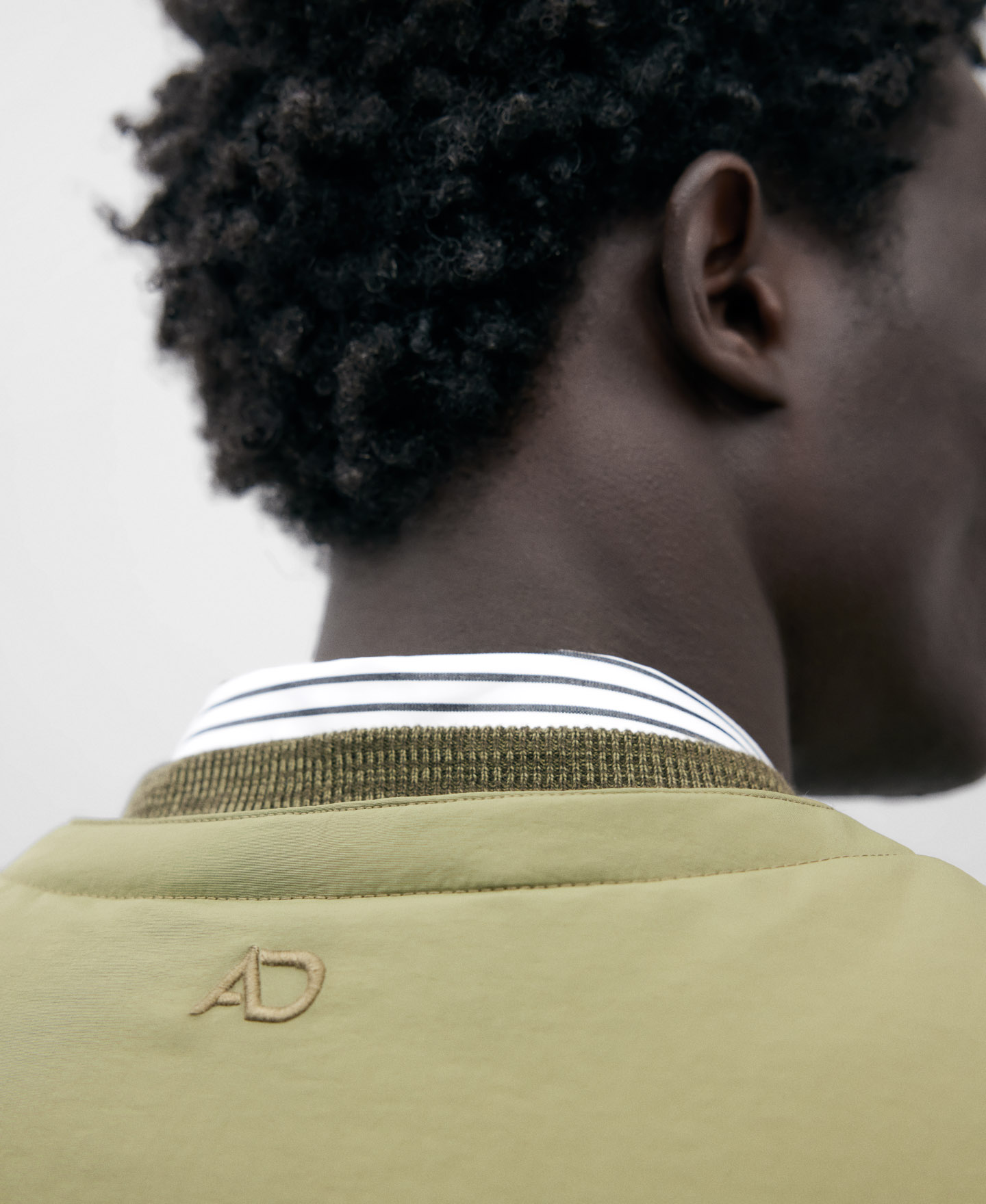 Padded khaki waistcoat image number 3