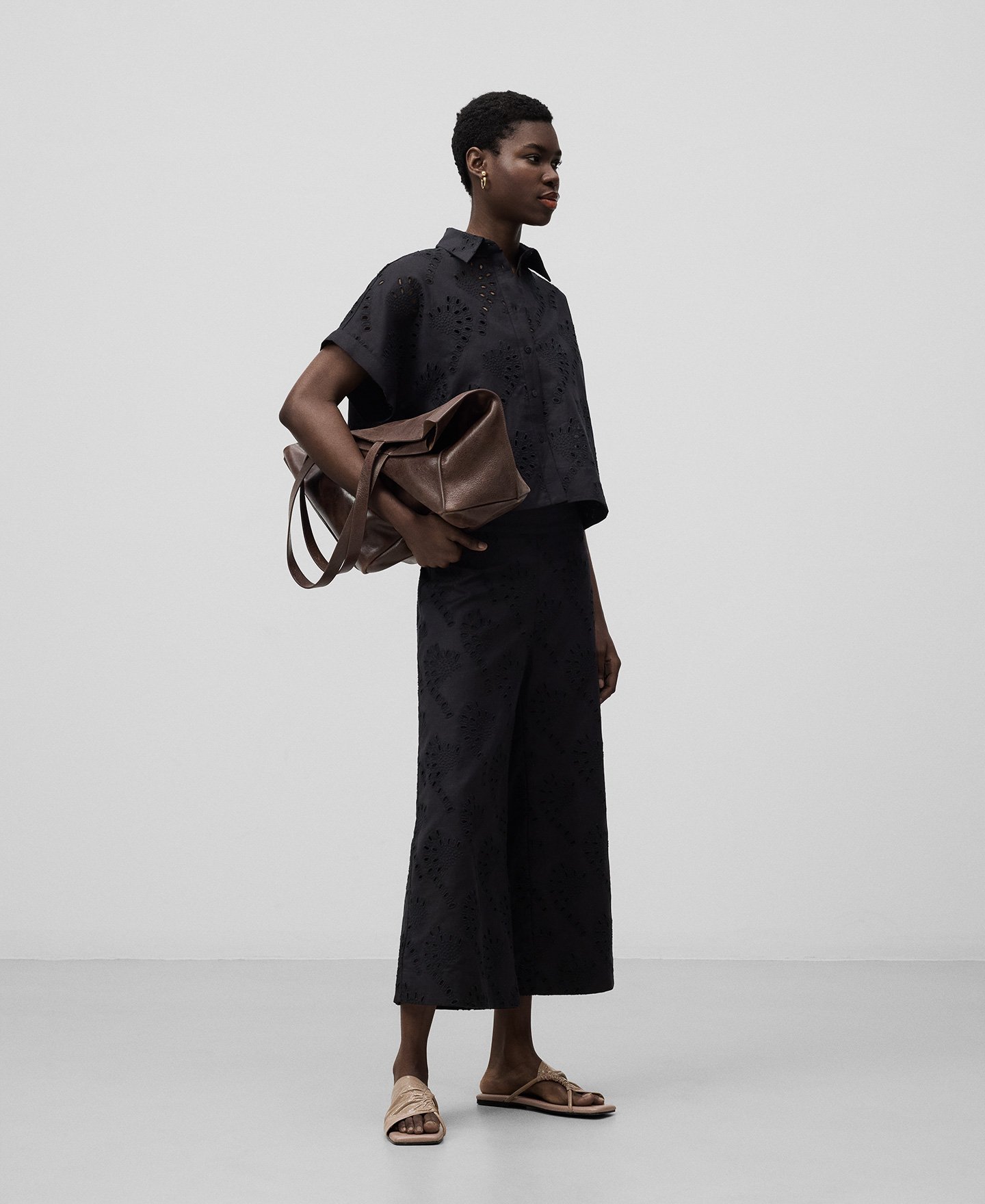 Straight embroidered trousers woman image number 1