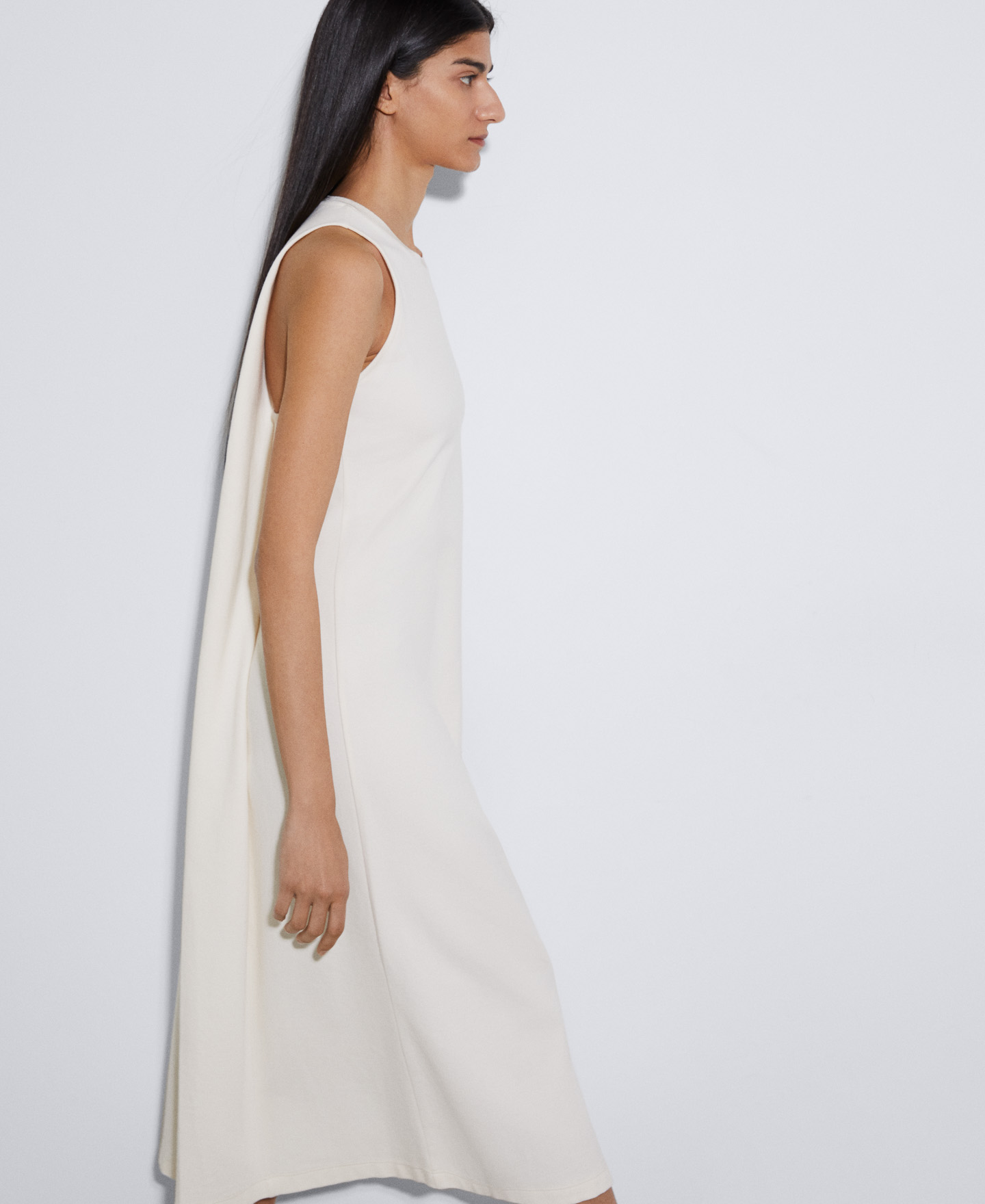 Flowing cut dress with armhole sleeves image number 3