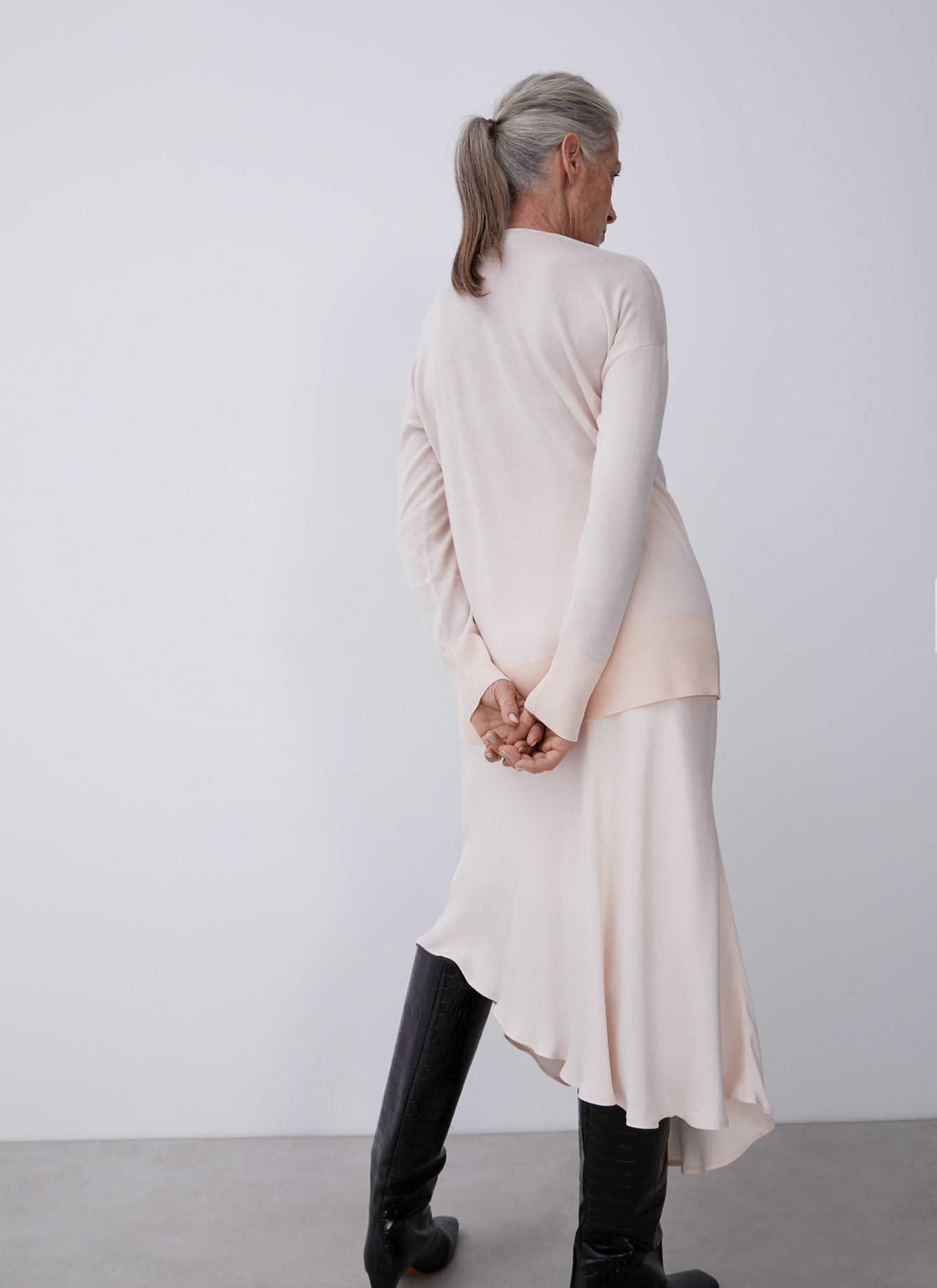 Midi fluid fabric skirt image number 1
