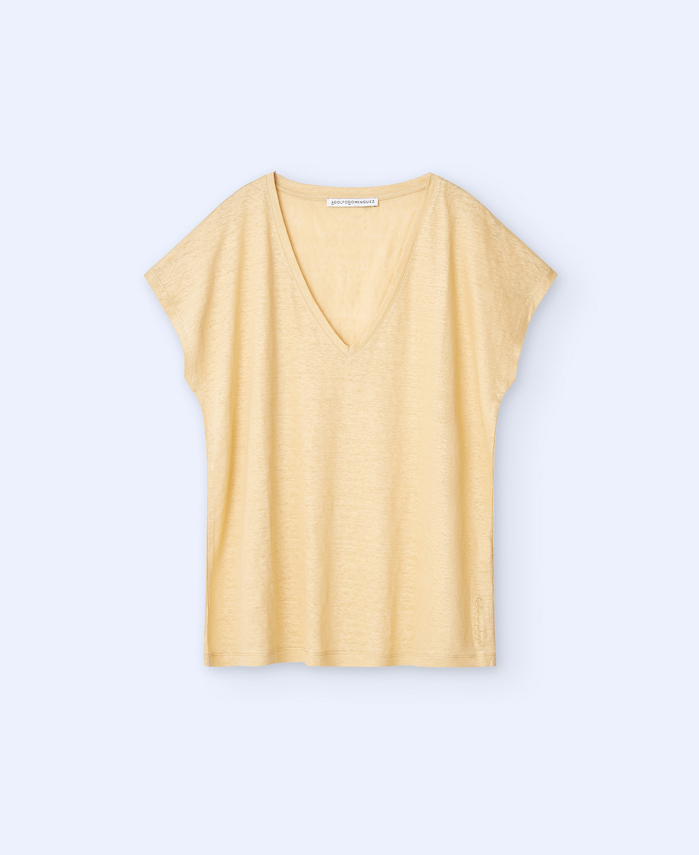 Camiseta en lino con cuello pico image number 4