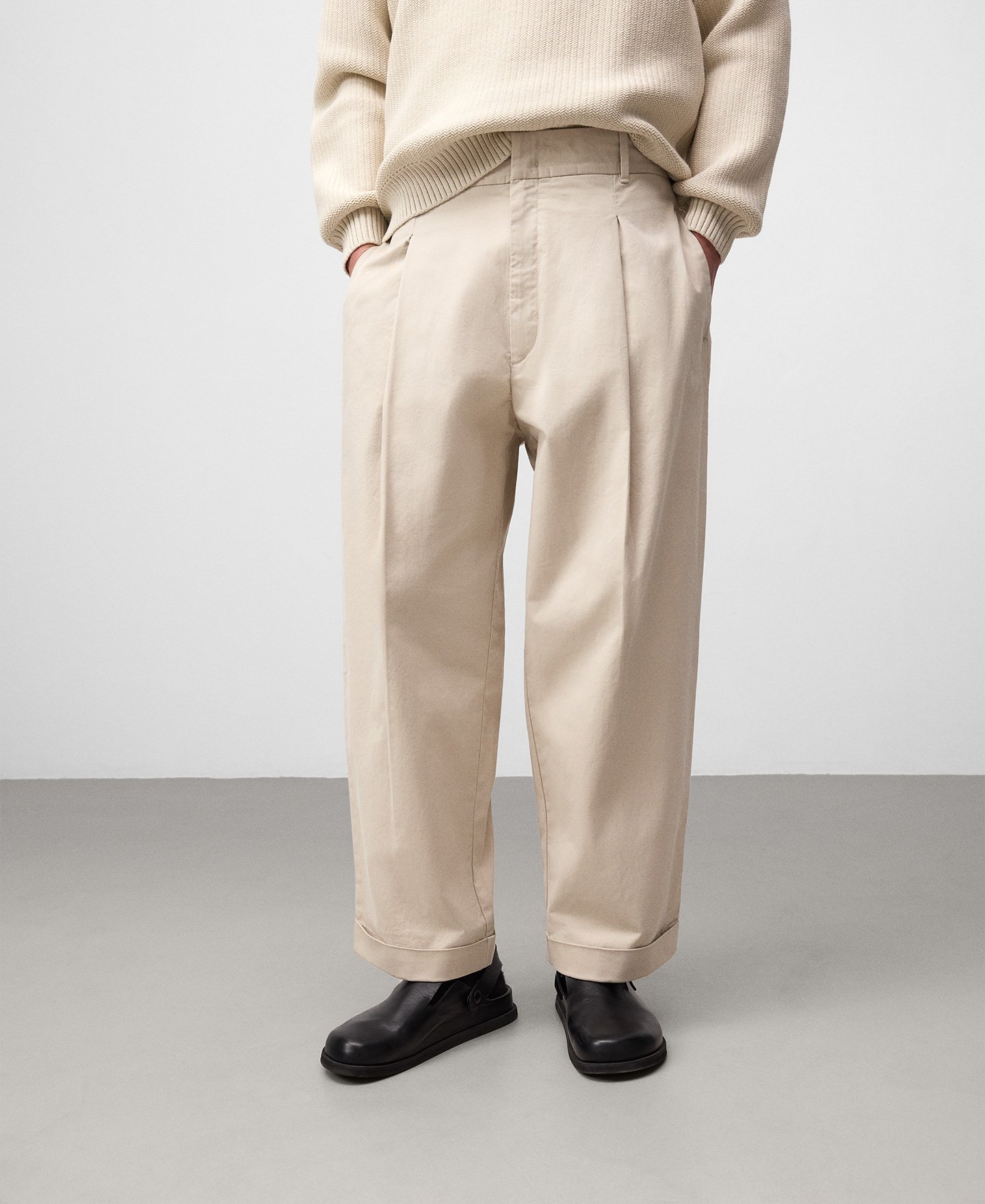 Straight pleated trousers man image number 0