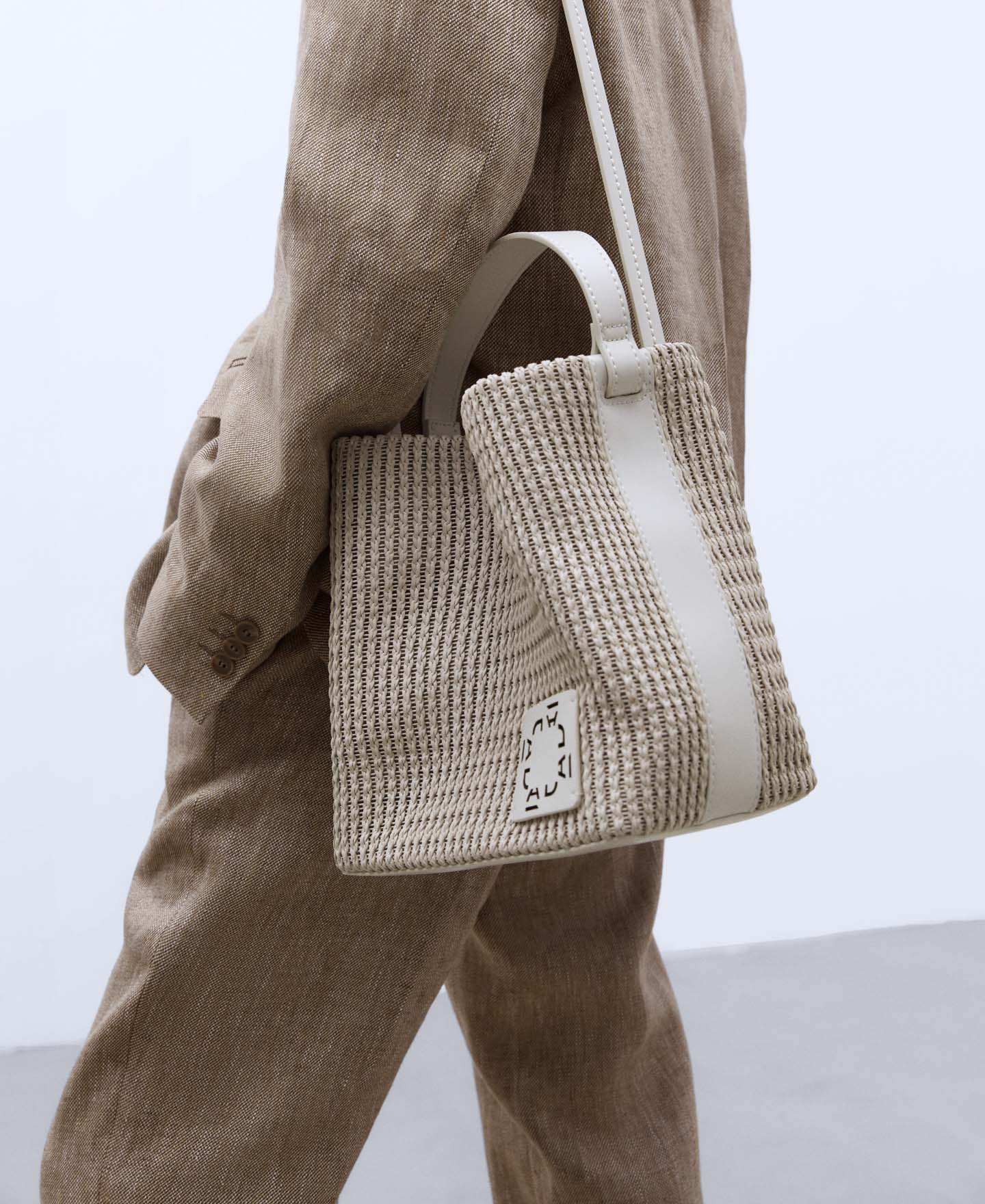 Medium braided recycled bucket bag image number 4